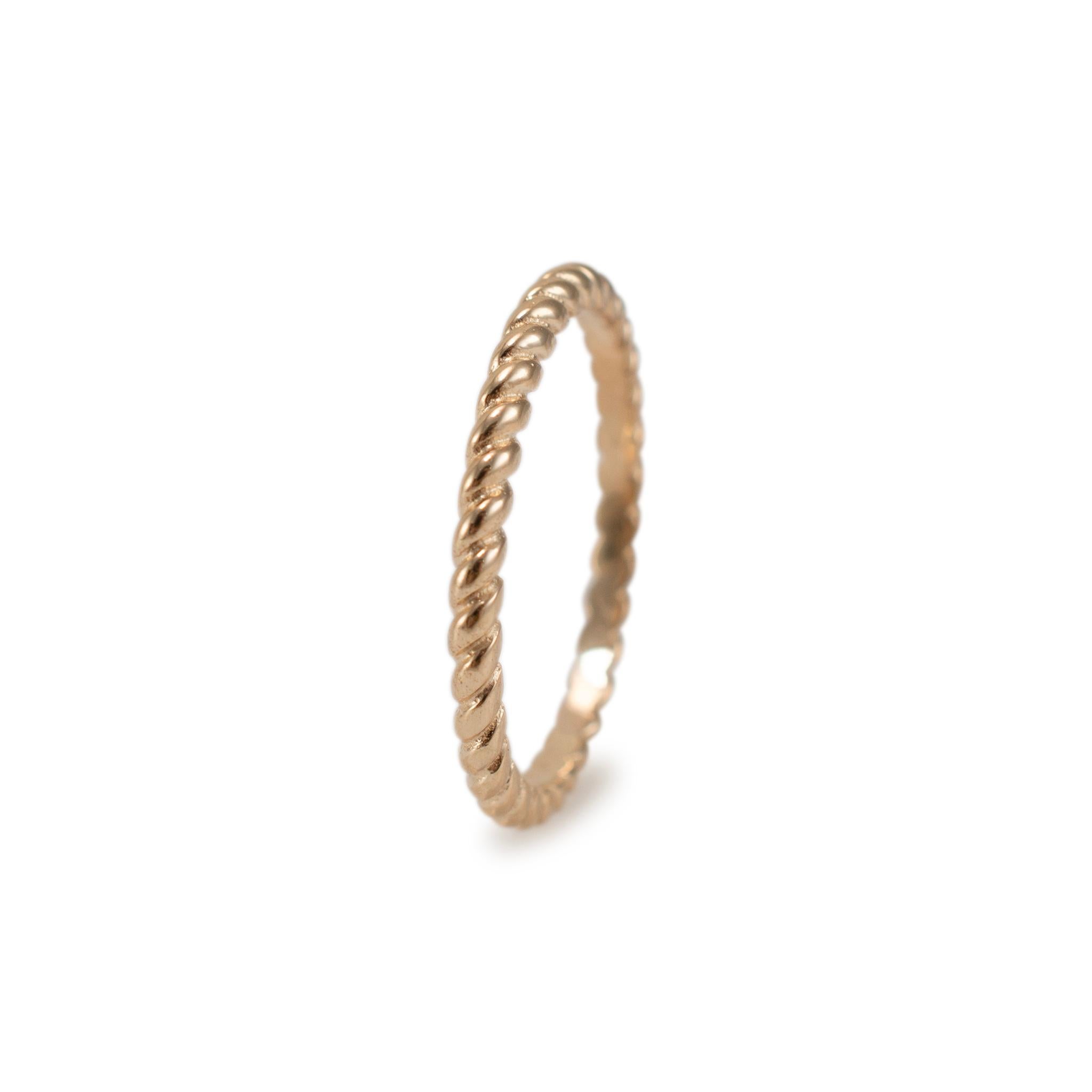 James Avery 14K Yellow Gold Small Twisted Wire Band Ring In Excellent Condition For Sale In Houston, TX