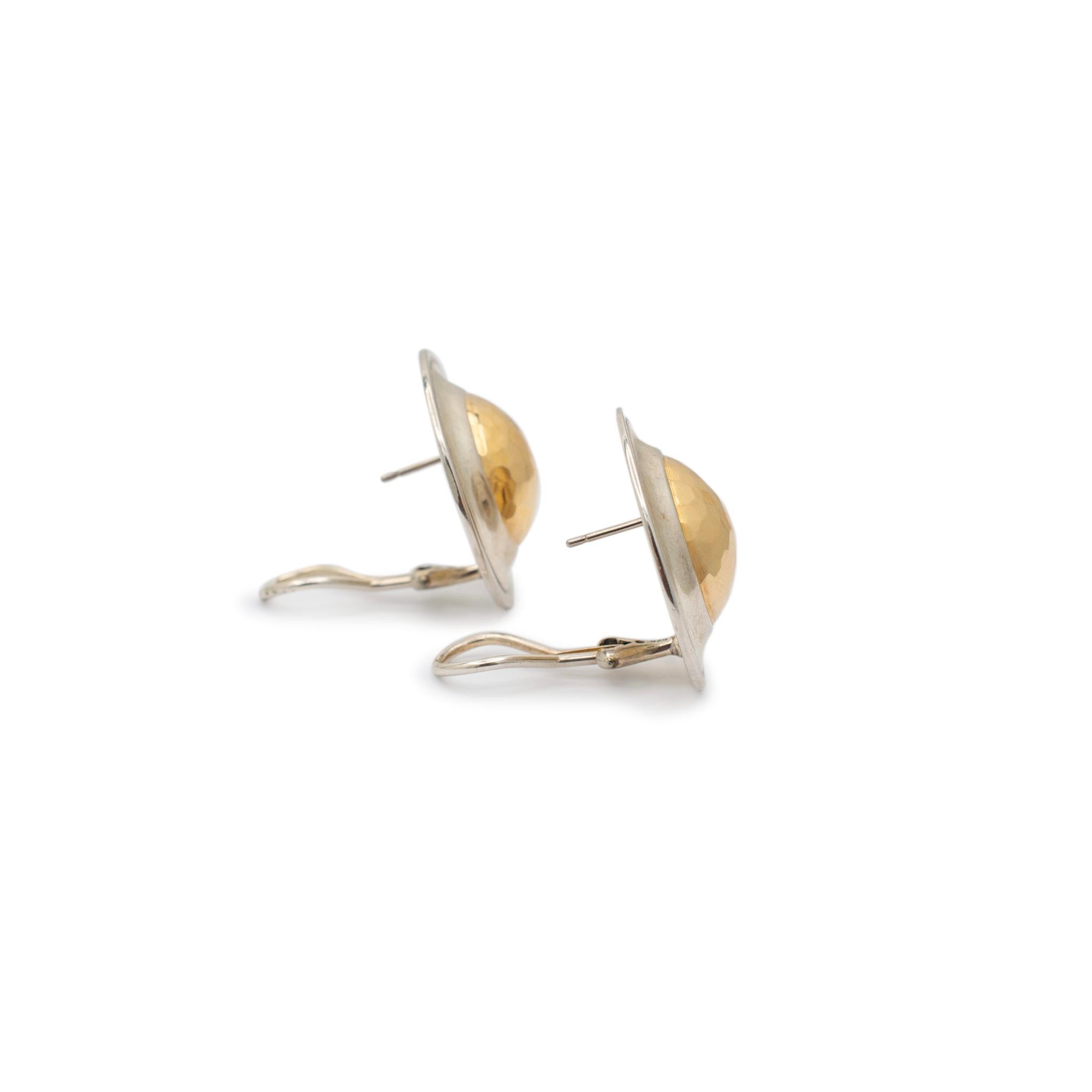 Brand: James Avery

Gender: Ladies

Metal Type: 14 Karat Yellow Gold & 925 Sterling Silver

Diameter: 28.00 mm

Width: 28.00 mm

Weight: 20.20 grams

One pair of ladies matte finished 14K yellow gold and silver earrings with omega-wire backs.