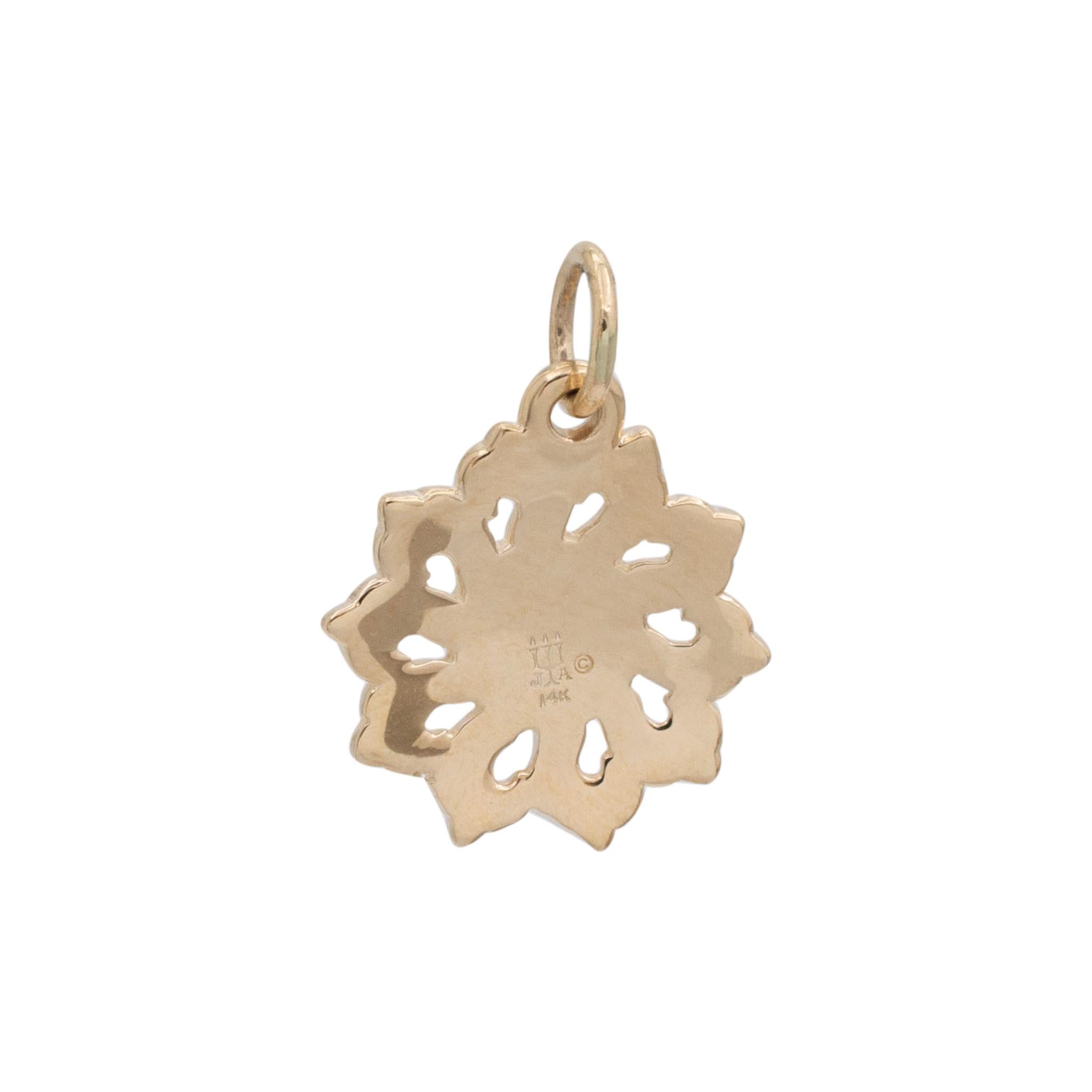 Marke: James Avery

Geschlecht: Unisex

Metall Typ: 14K Gelbgold

Länge: 1,00 Zoll 

Breite: 17,70 mm

Gewicht: 3,20 Gramm

14K Gelbgold, Anhänger, graviert mit 