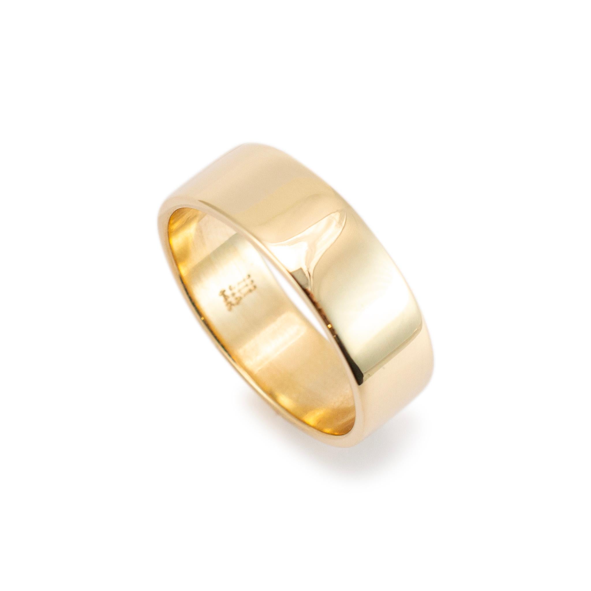 Brand: James Avery

Metal Type: 14K Yellow Gold

Ring Size: 7.25

Width: 6.30 mm

Weight: 5.77 grams

One 14K Yellow Gold soft-square wedding band with a soft-square shank. The metal was tested and determined to be 14K yellow gold. Engraved with