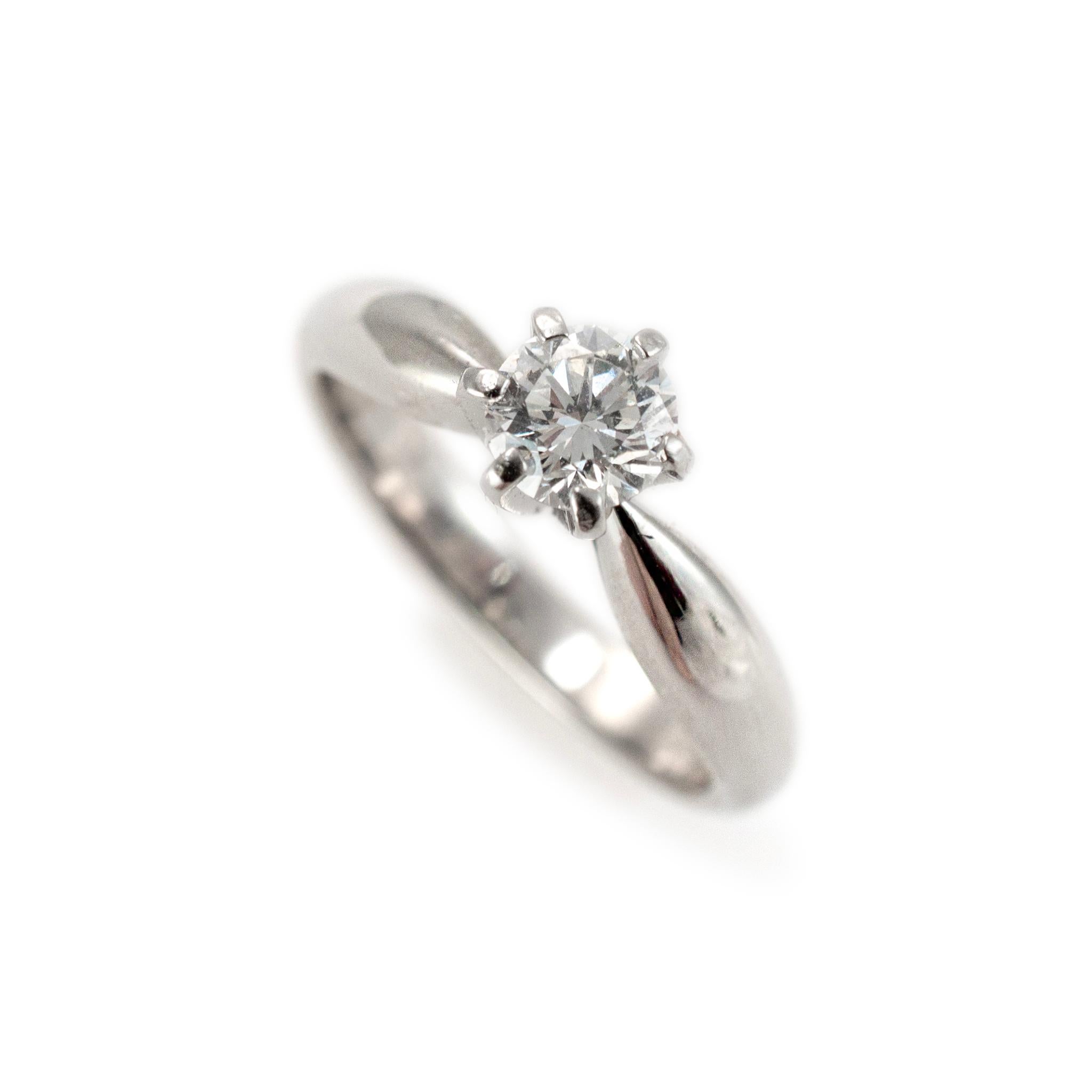Brand: James Avery 

Gender: Ladies 

Metal Type: 18K White Gold and Platinum

Ring Size: 5.50

Width: 3.10 mm

Weight: 4.86 grams

Ladies 18K white gold and platinum diamond solitaire engagement ring with a half round shank. 

The metals were