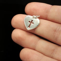 Ciondolo a forma di cuore con croce intagliata in argento sterling 925 di James Avery, stile vintage