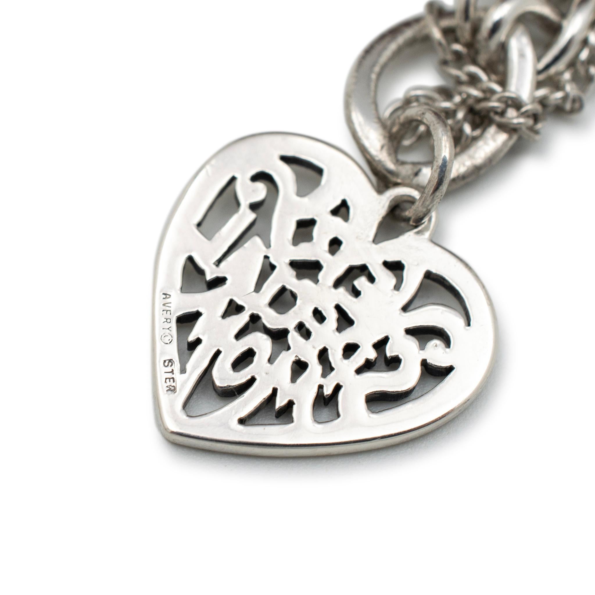 Marke: James Avery

Geschlecht: Damen

Metall Typ: 925 Sterling Silber

Länge: 8.00 Zoll

Breite: 9,40 mm

Gewicht: 10,90 Gramm

Lady's gefertigt poliertem Silber, Charme Armband. Die Marke 