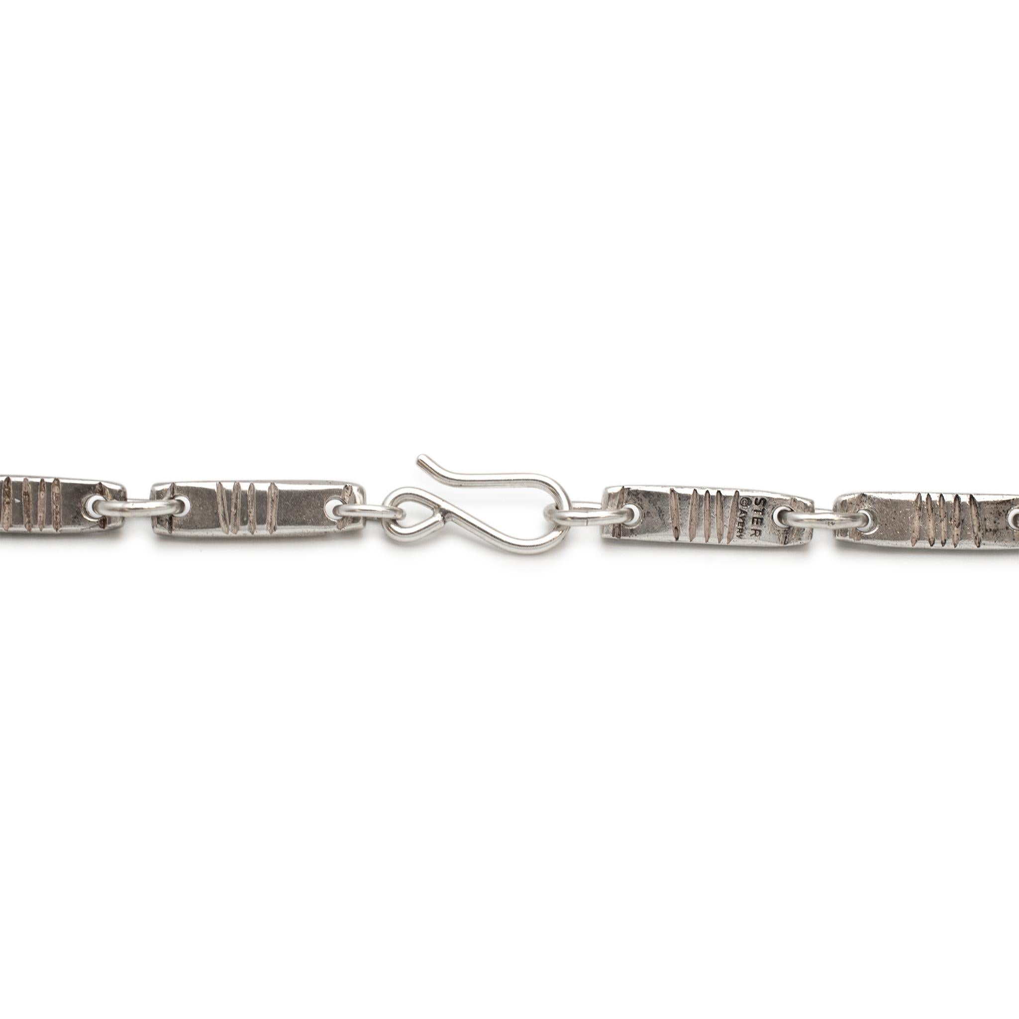 Marke: James Avery

Geschlecht: Unisex

Metall Typ: 925 Sterling Silber

Länge: 29.00 Zoll

Breite: 4,85 mm

Gewicht: 57,00 Gramm
Silberne rechteckige Kabelgliederkette. Graviert mit 
