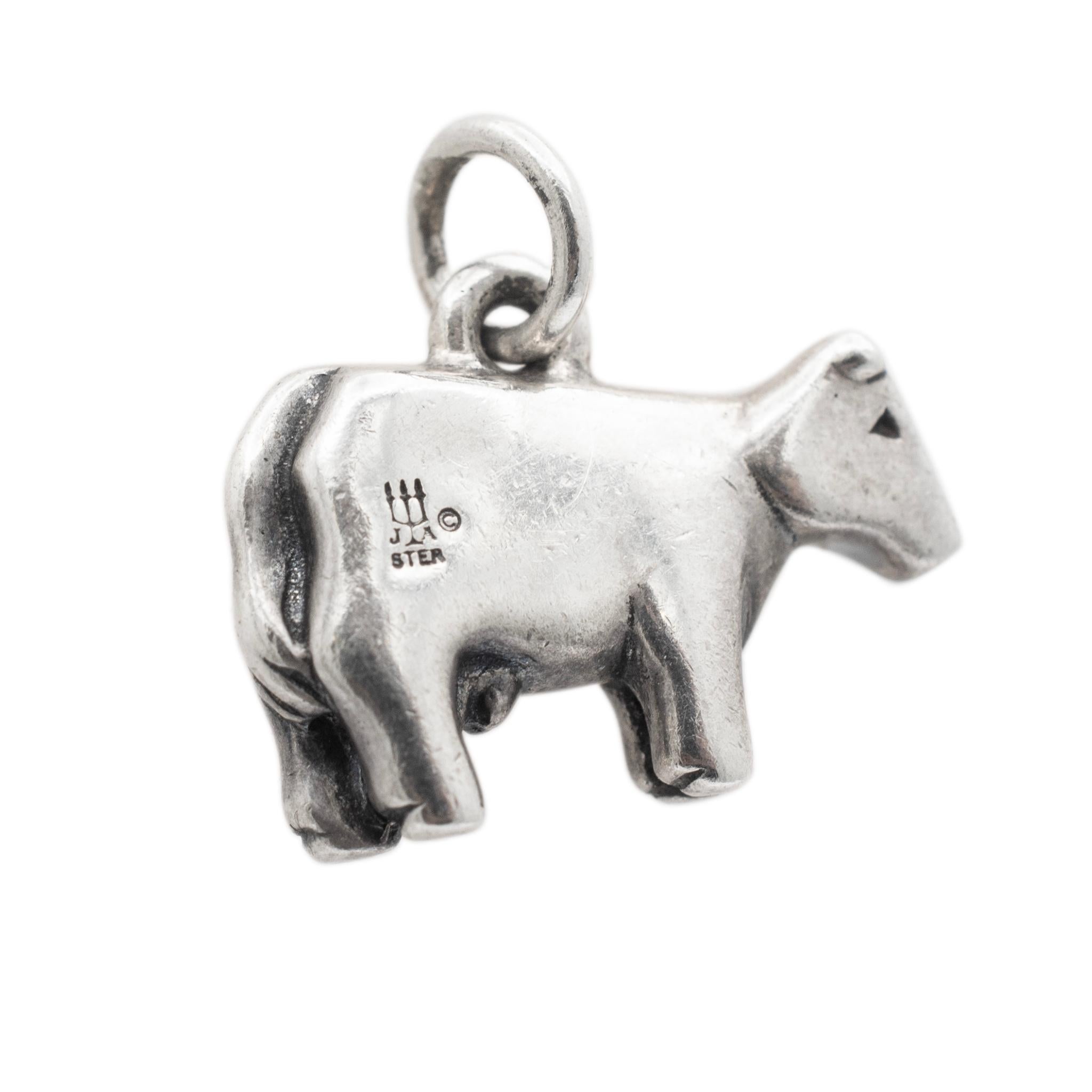 Marke: James Avery

Geschlecht: Damen

Metall Typ: 925 Sterling Silber

Länge: 17,00 mm

Breite: 12,00 mm

Gewicht: 5,00 Gramm

Silberner Slider-Anhänger in freier Form für Damen. Die Marke 
