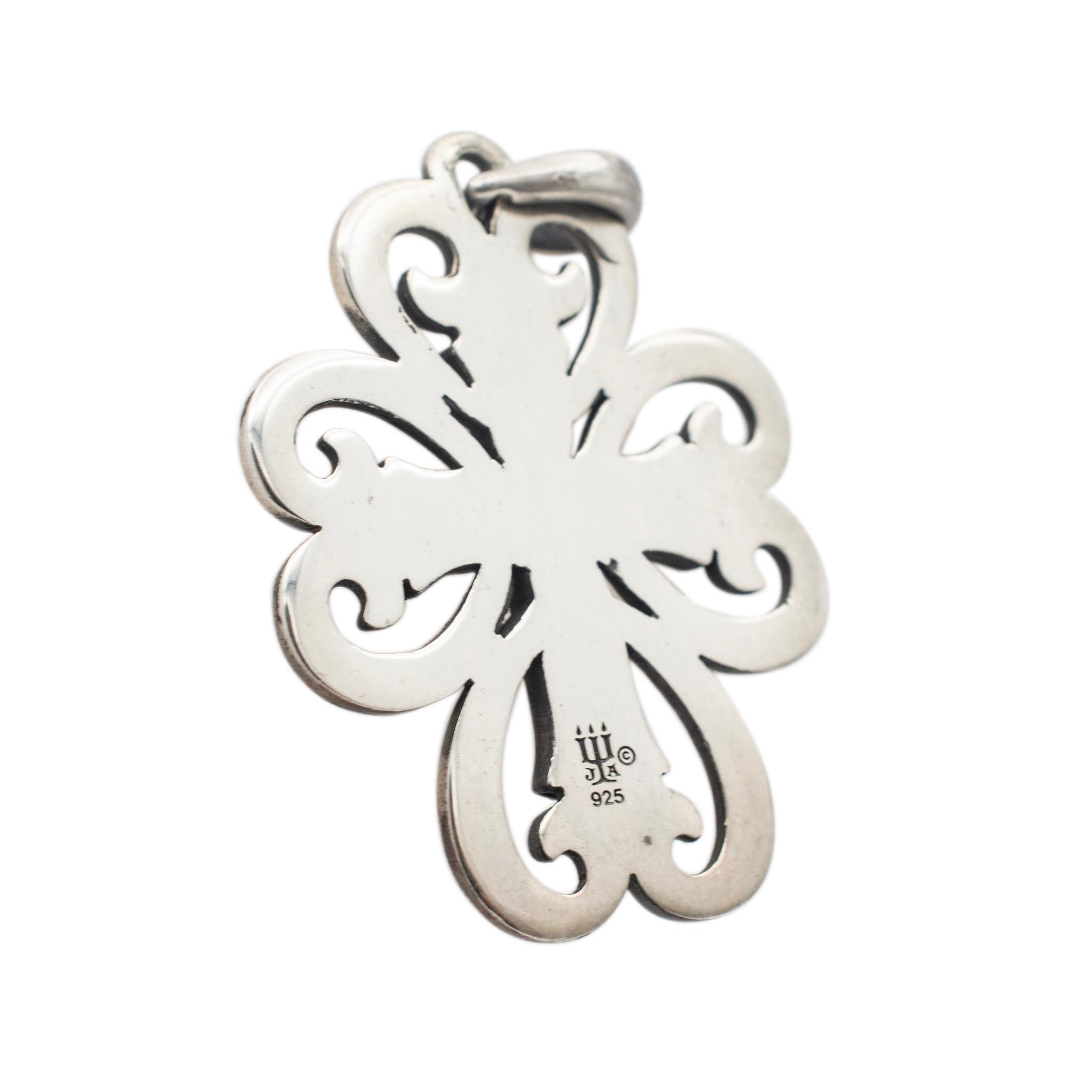 Brand: James Avery

Gender: Ladies

Metal Type: 925 Sterling Silver

Length: 32.00 mm

Width: 24.00 mm

Weight: 7.70 grams

Ladies silver free form-style slider pendant. The 