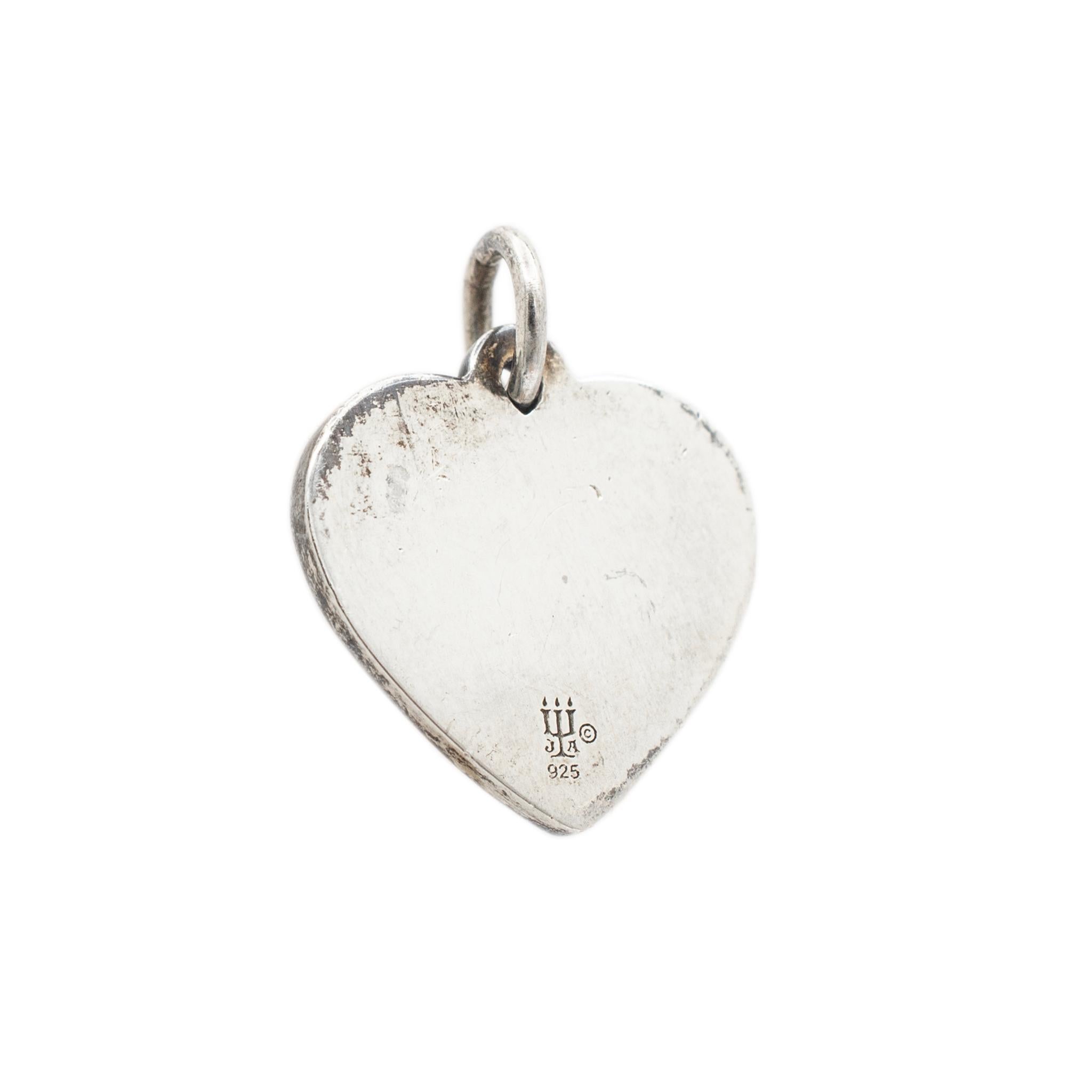 Marke: James Avery

Geschlecht: Damen

Metall Typ: 925 Sterling Silber

Länge: 17,00 mm

Breite: 16,00 mm

Gewicht: 3.30 Gramm


Mattsilberner Slider-Anhänger für Damen. Die Marke 