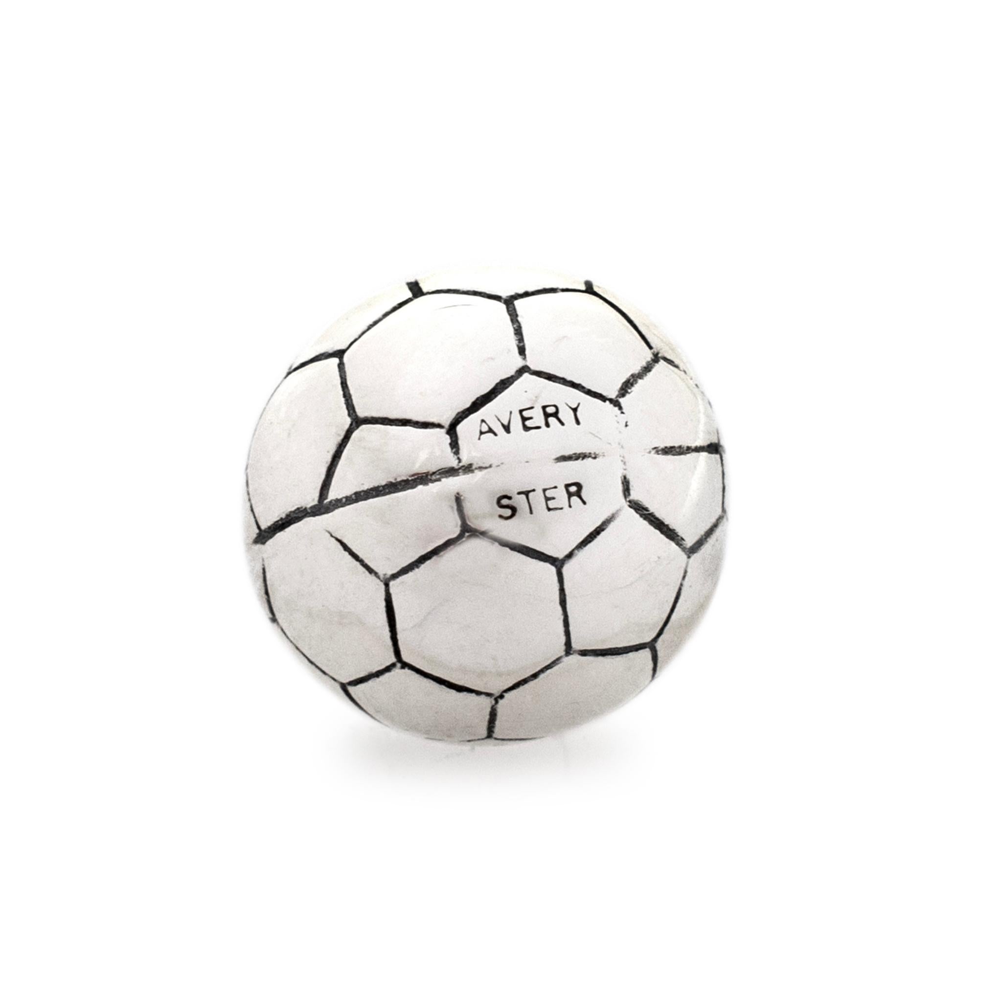 Marke: James Avery

Geschlecht: Unisex

Metall Typ: 925 Sterling Silber

Breite: 11,70 mm

Gewicht: 3,60 Gramm

Silberner Symbolschieber-Anhänger. Die Marke 