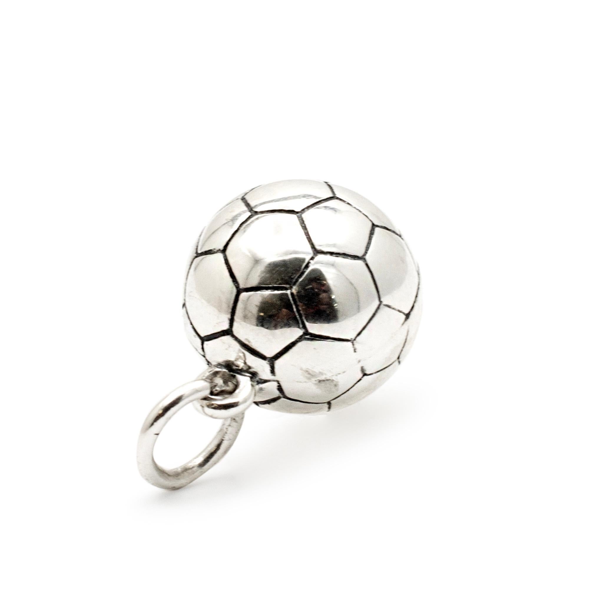 James Avery 925 Sterlingsilber Soccer Ball Charme / Anhänger im Zustand „Hervorragend“ in Houston, TX