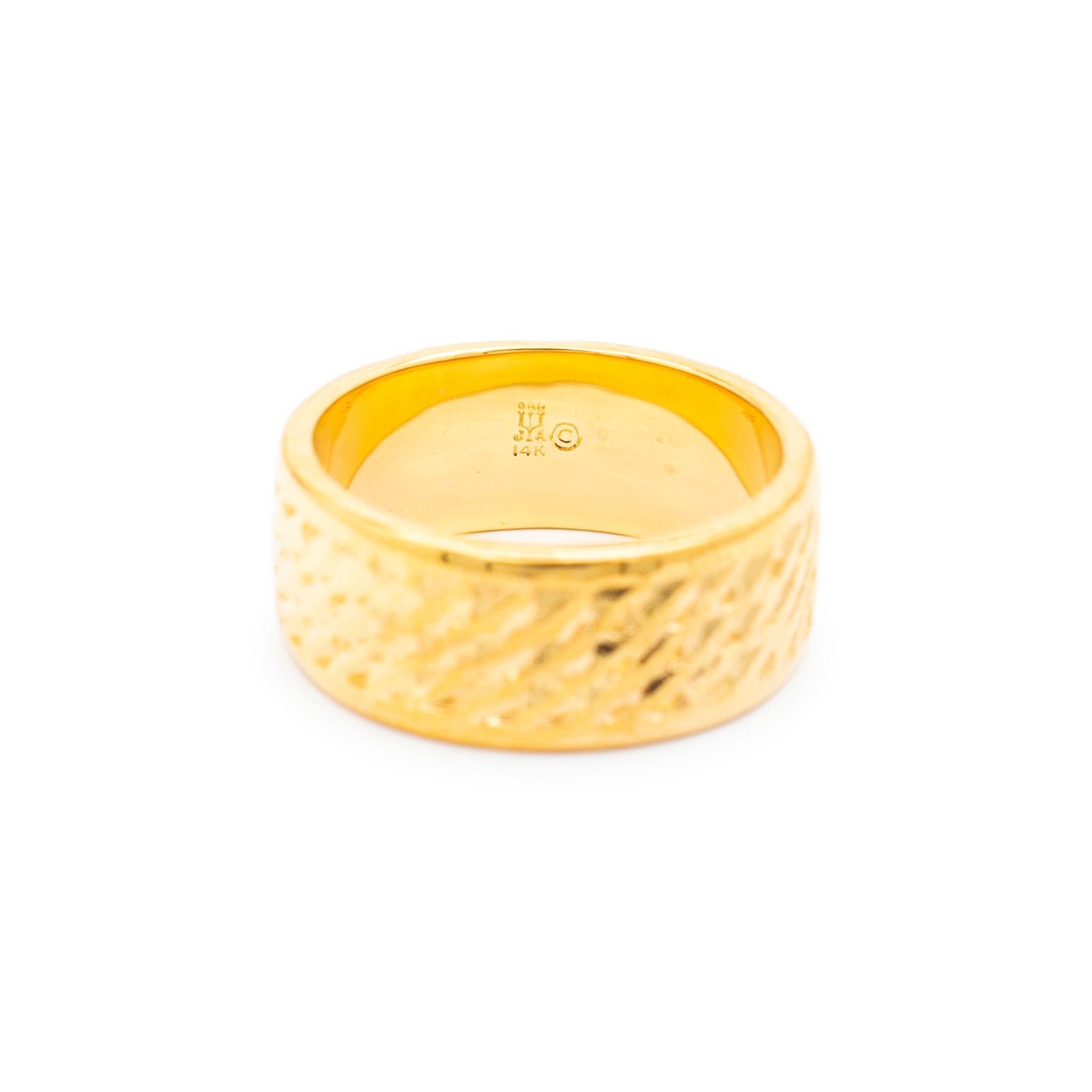 Gender: Ladies

Metal Type: 14K White Gold

Size: 9

Shank Maximum Width: 8.95

Weight: 12.20 grams

Man's 14K yellow gold wedding band with a soft-square shank. Engraved with 