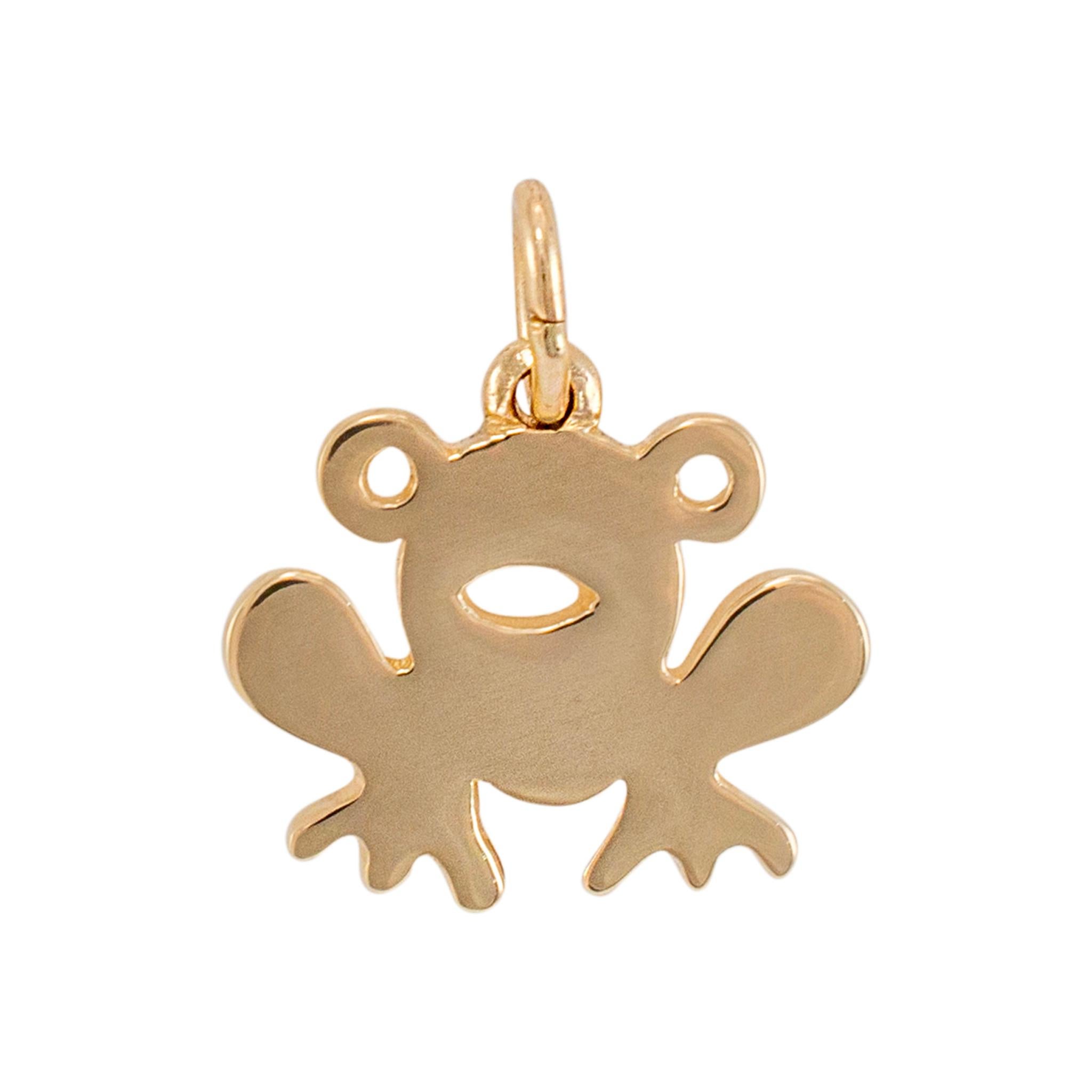 Marchio: James Avery

Tipo di metallo: Oro giallo 14 carati

Lunghezza: 15,60 mm

Larghezza: 17,40 mm

Peso: 3.13 grammi

Ciondolo a forma di animale in oro giallo 14K. Il metallo è stato testato ed è risultato essere oro giallo 14K. Inciso con