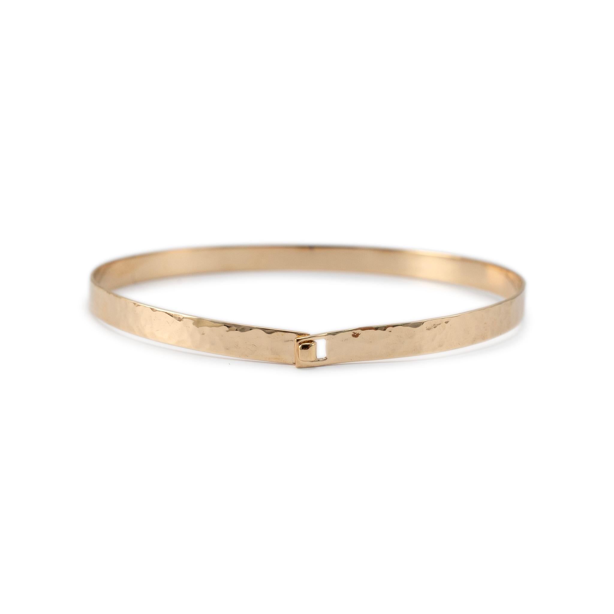 Brand: James Avery 

Metal Type: 14K Yellow Gold

Length: 6.50 inches

Width: 4.30 mm

Weight: 6.30 grams

14K yellow gold bangle bracelet. The metal was tested and determined to be 14K yellow gold. Engraved with 