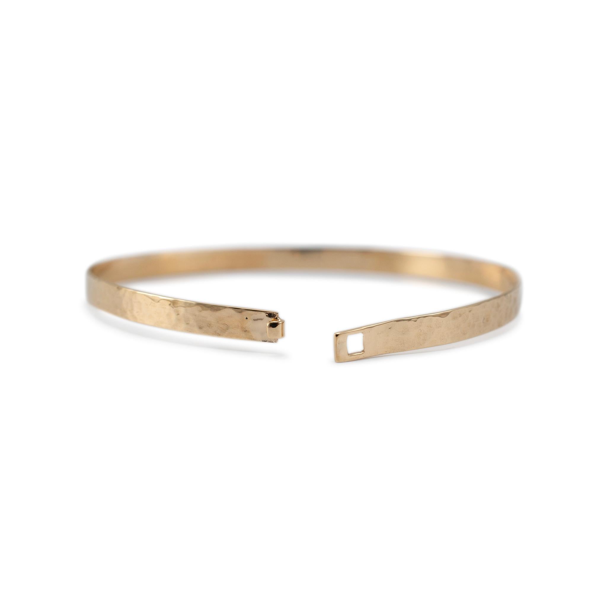 James Avery Retired 14K Yellow Gold Hammered Hook-on Bangle Bracelet In Excellent Condition In Houston, TX