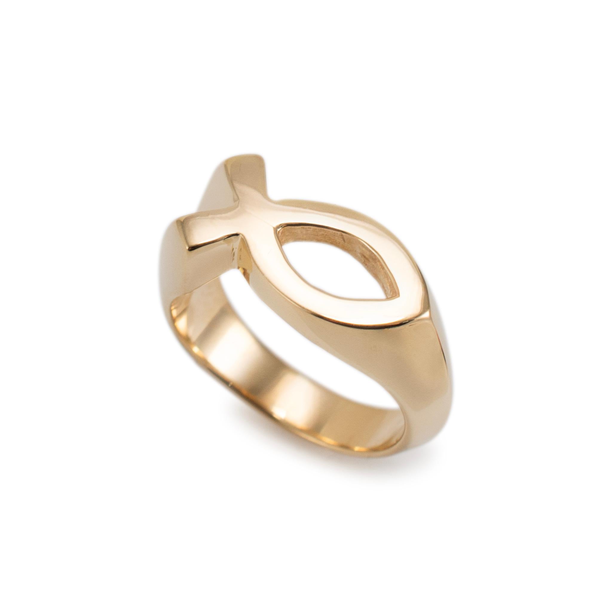 Brand: James Avery 

Metal Type: 14K Yellow Gold

Ring Size: 7.5

Width: 9.45 mm tapering to 4.35 mm

Weight: 10.56 grams

14K yellow gold comfort-fit band. The metal was tested and determined to be 14K yellow gold. Engraved with 