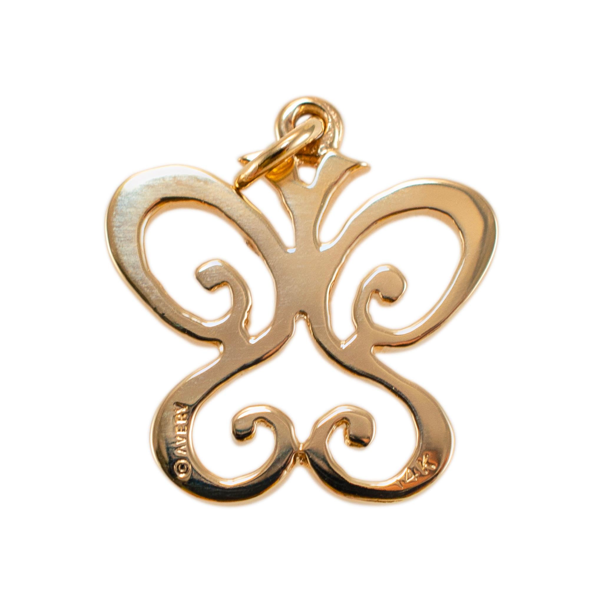 Marchio: James Avery 

Tipo di metallo: Oro giallo 14 carati

Lunghezza: 0.75 pollici

Peso: 2.50 grammi

Ciondolo AVERY in oro giallo 14K lucido. Inciso con 