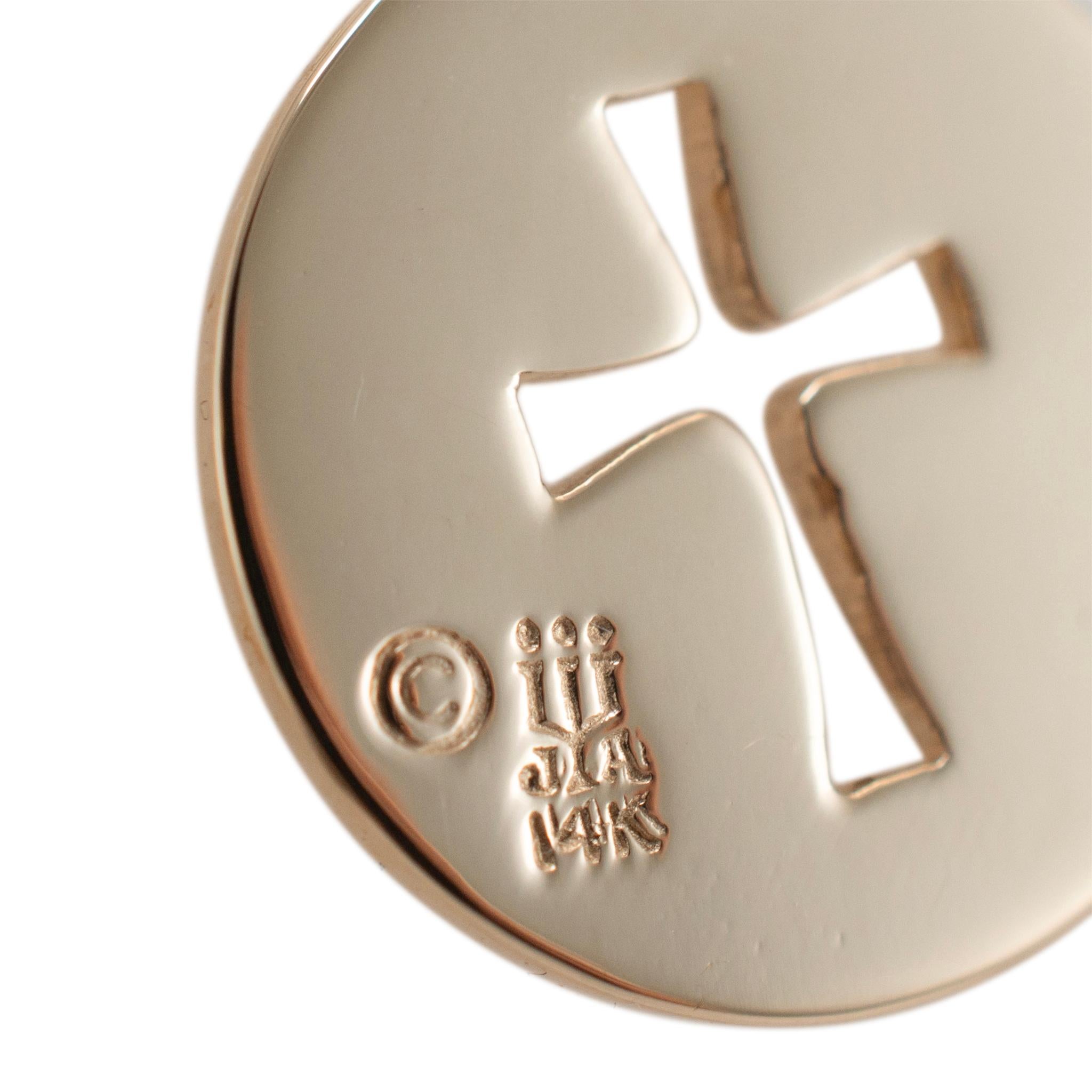 James Avery Pendentif breloque rétiré en or jaune 14 carats avec croix ronde Excellent état - En vente à Houston, TX