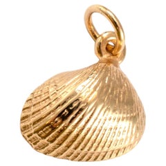 James Avery Retired 14K Yellow Gold Sea Shell Clam Pendant