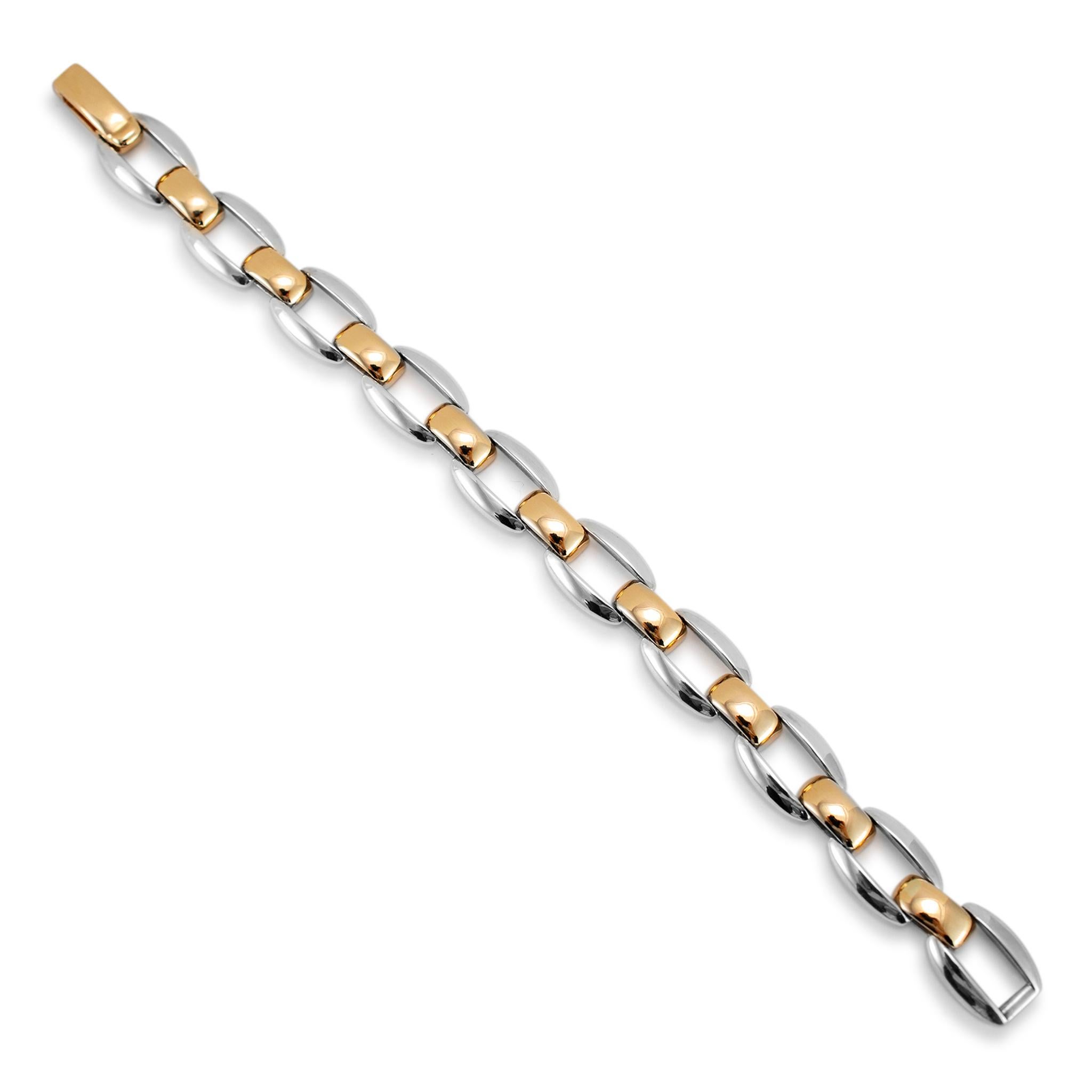 Marke: James Avery

Geschlecht: Damen 

Metall Typ: 925 Sterling Silber & 14K Gelbgold

Länge: 6.25 Zoll

Breite: 10,70 mm, verjüngt auf 4,80 mm

Gewicht: 25,30 Gramm

Damenarmband aus Silber und 14 Karat Gelbgold mit Clipverschluss. Die Metalle