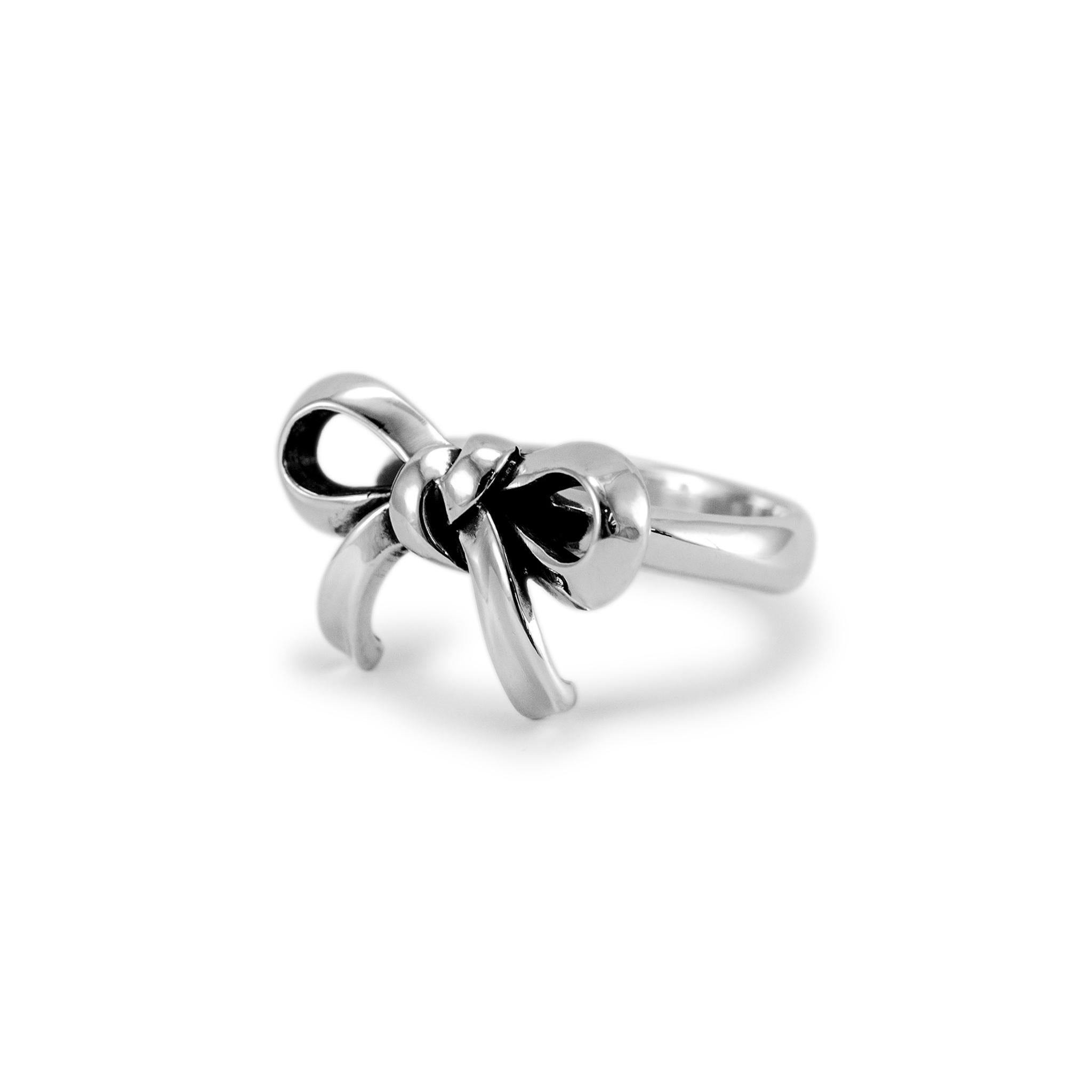 Brand: James Avery

Gender: Ladies

Metal Type: 925 Sterling Silver

Ring Size: 7

Width: 4.50 mm

Weight: 5.56 grams

Ladies silver ring with a half-round shank. The metal was tested and determined to be 925 (STERLING) silver. Engraved with 