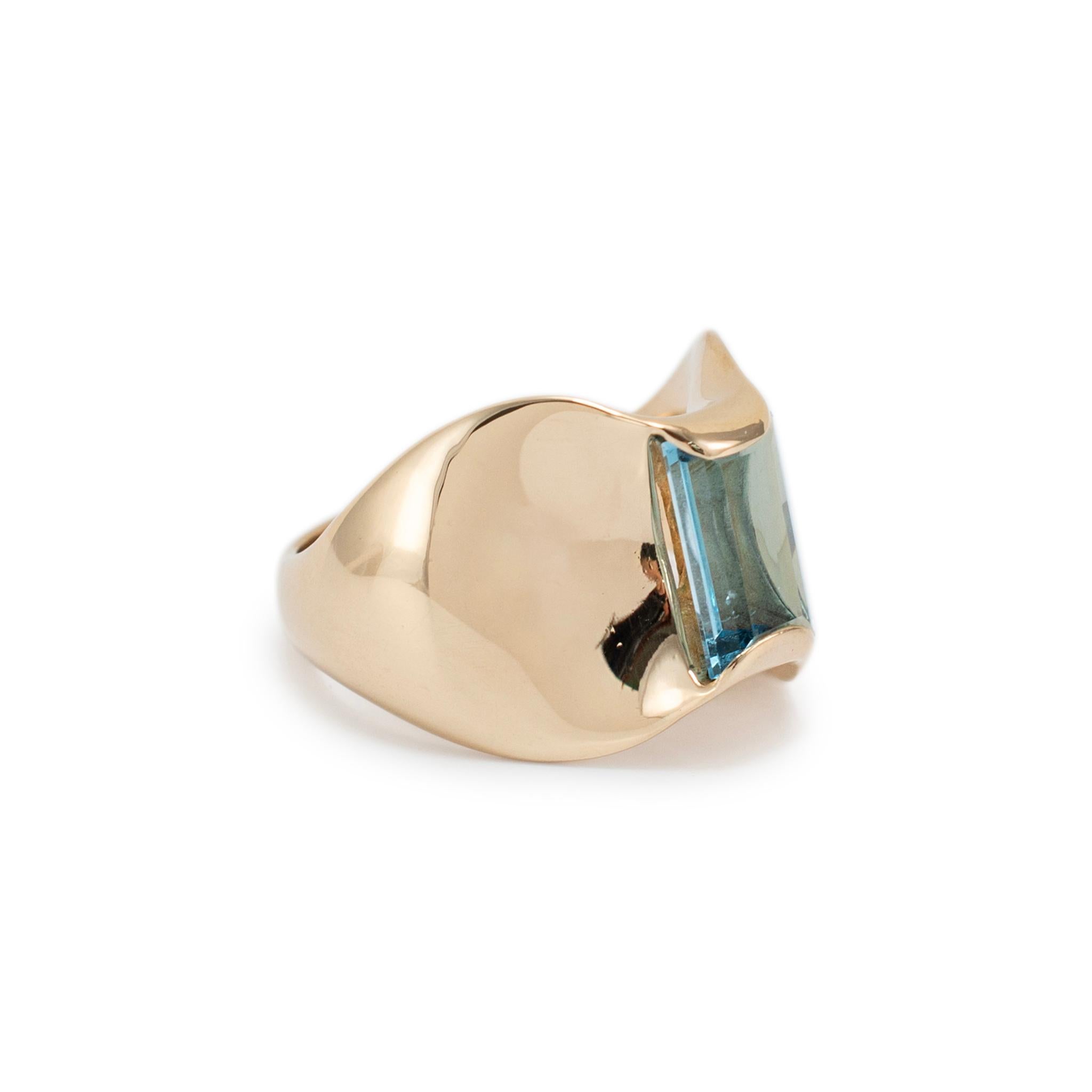 James Avery Retired Monaco 14K Yellow Gold Blue Topaz Cocktail Ring In Excellent Condition For Sale In Houston, TX