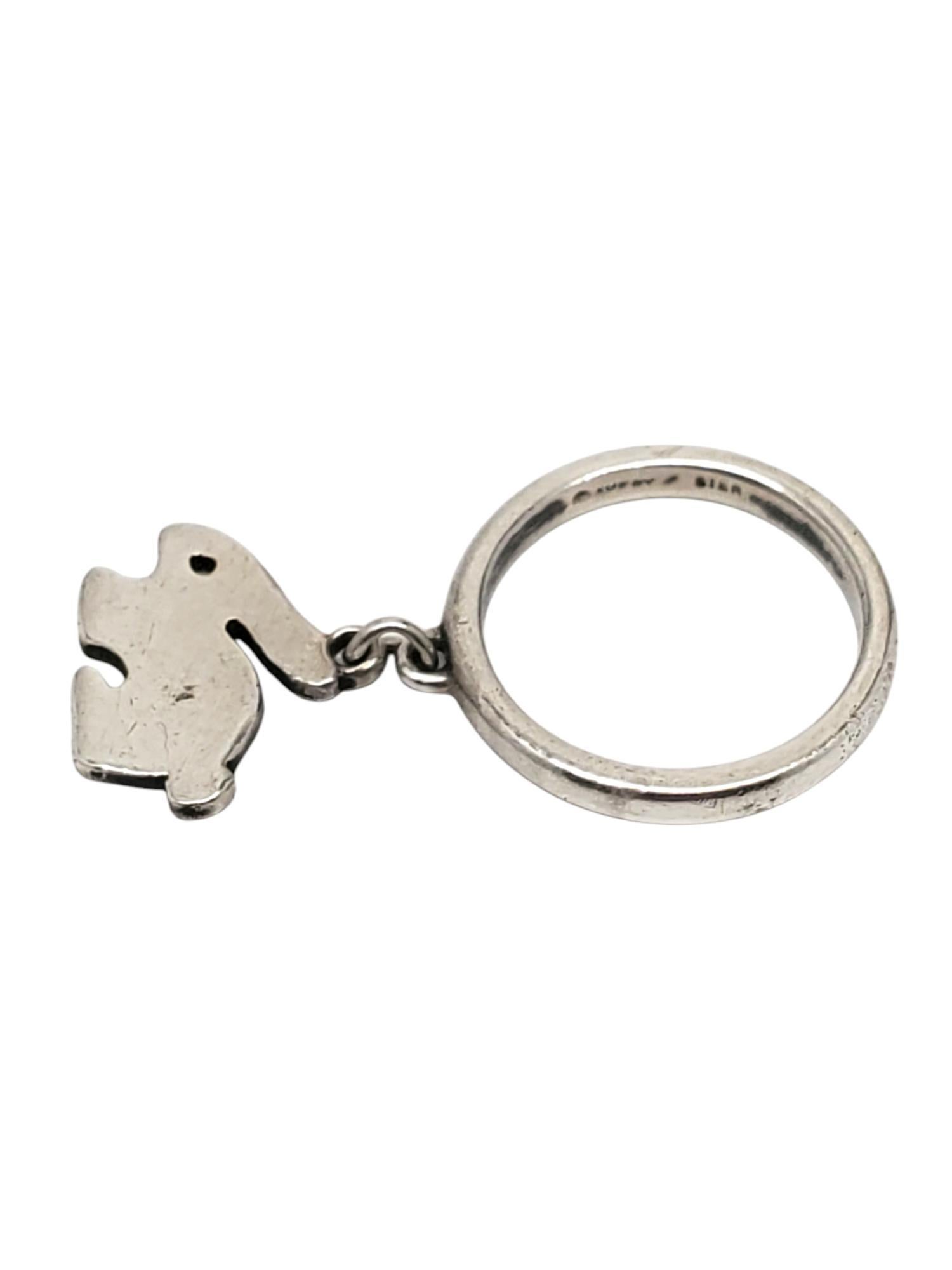 James Avery - Anello coniglietto in argento Sterling -

Questo anello di James Avery è realizzato in argento sterling e presenta un ciondolo a forma di coniglietto che penzola dall'anello.

Gambo: 2,3 mm

Dimensione: 4

Timbrato: AVERY STER

Peso: