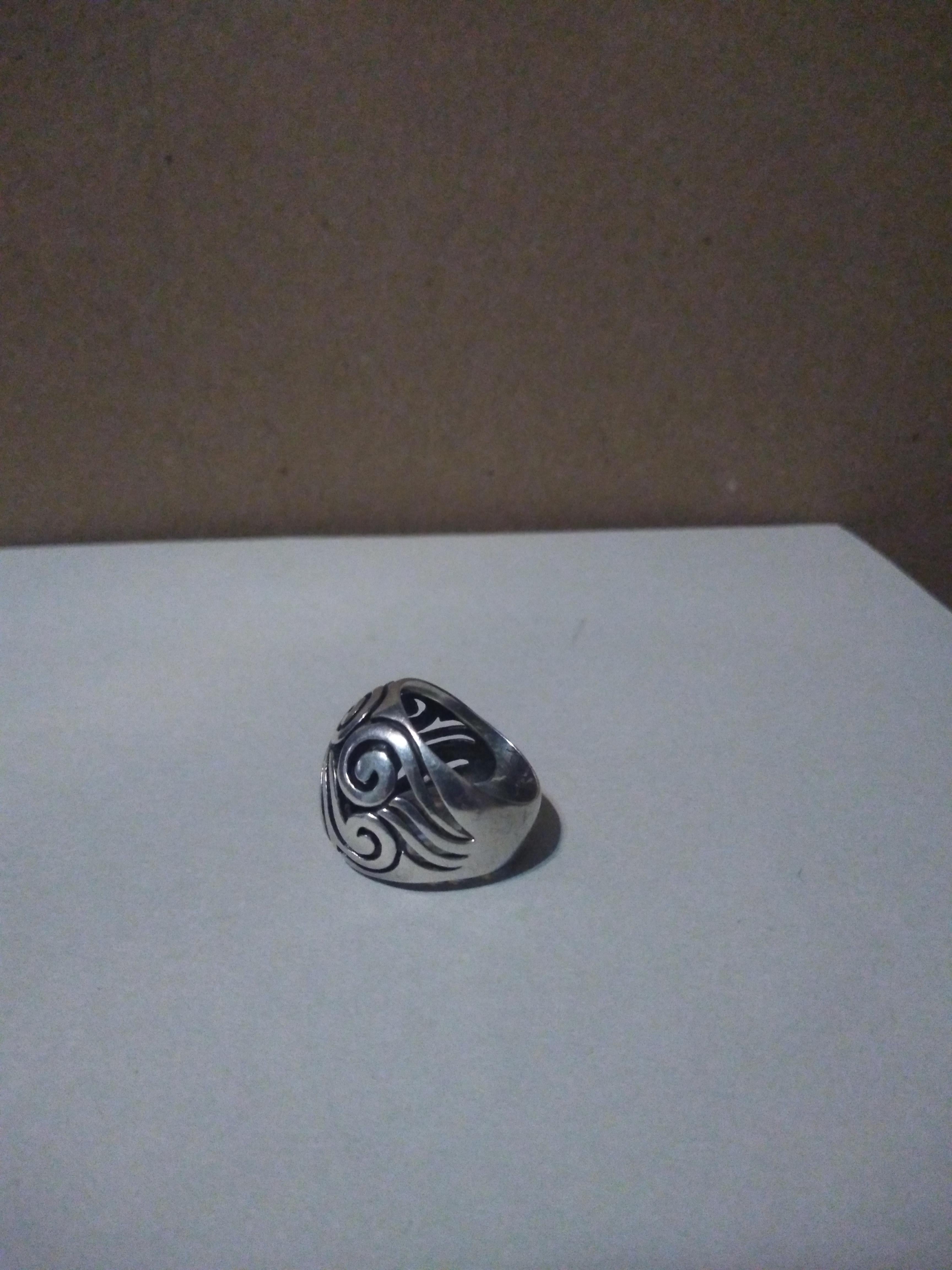 This is a beautiful James Avery Sorrento style ring. It's has a dome shaped and the Sorrento Filligree design. It's made of sterling silver.