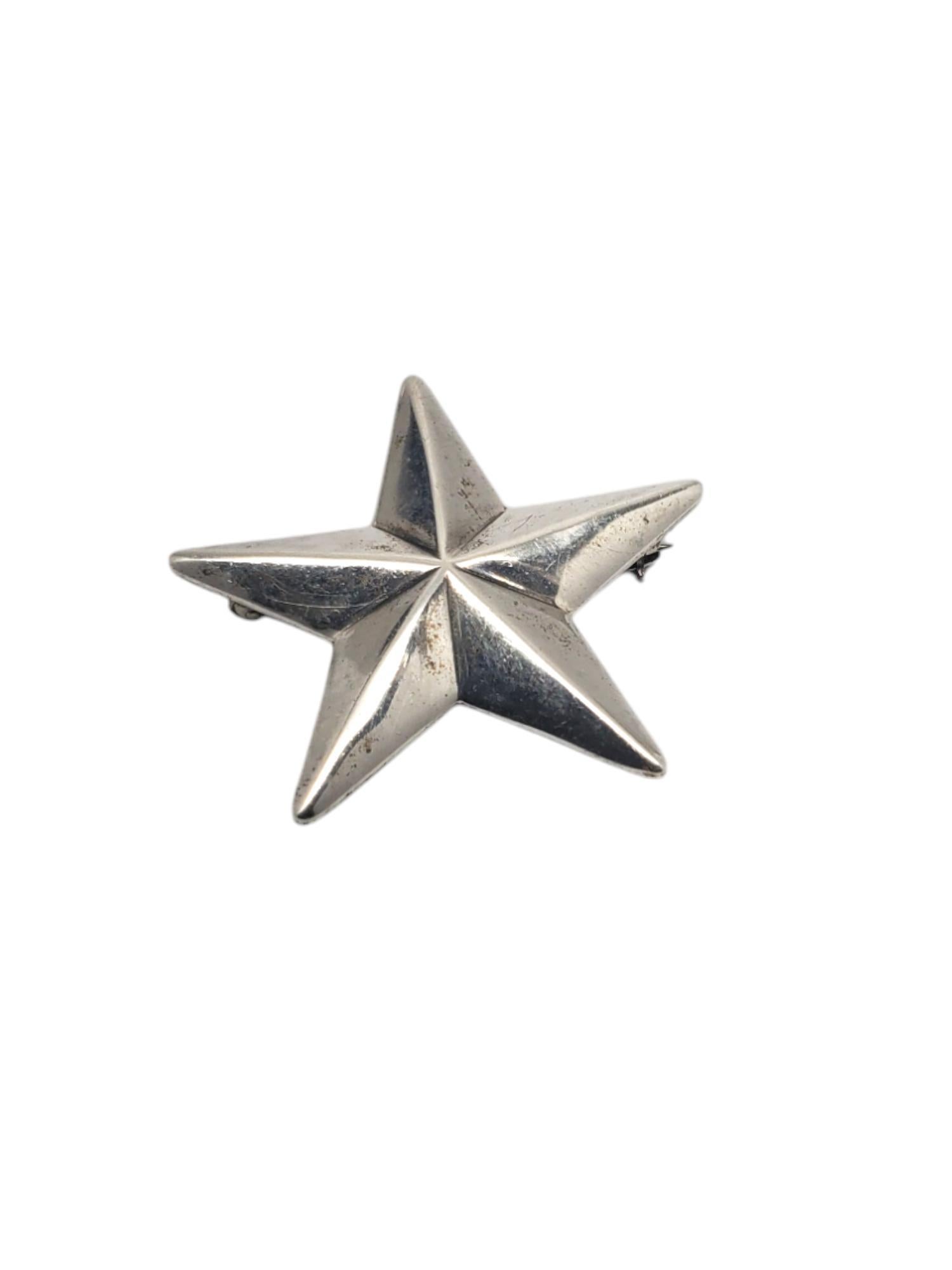 James Avery Sterling Silver Star Pin Brooch #20401 In Good Condition In Washington Depot, CT