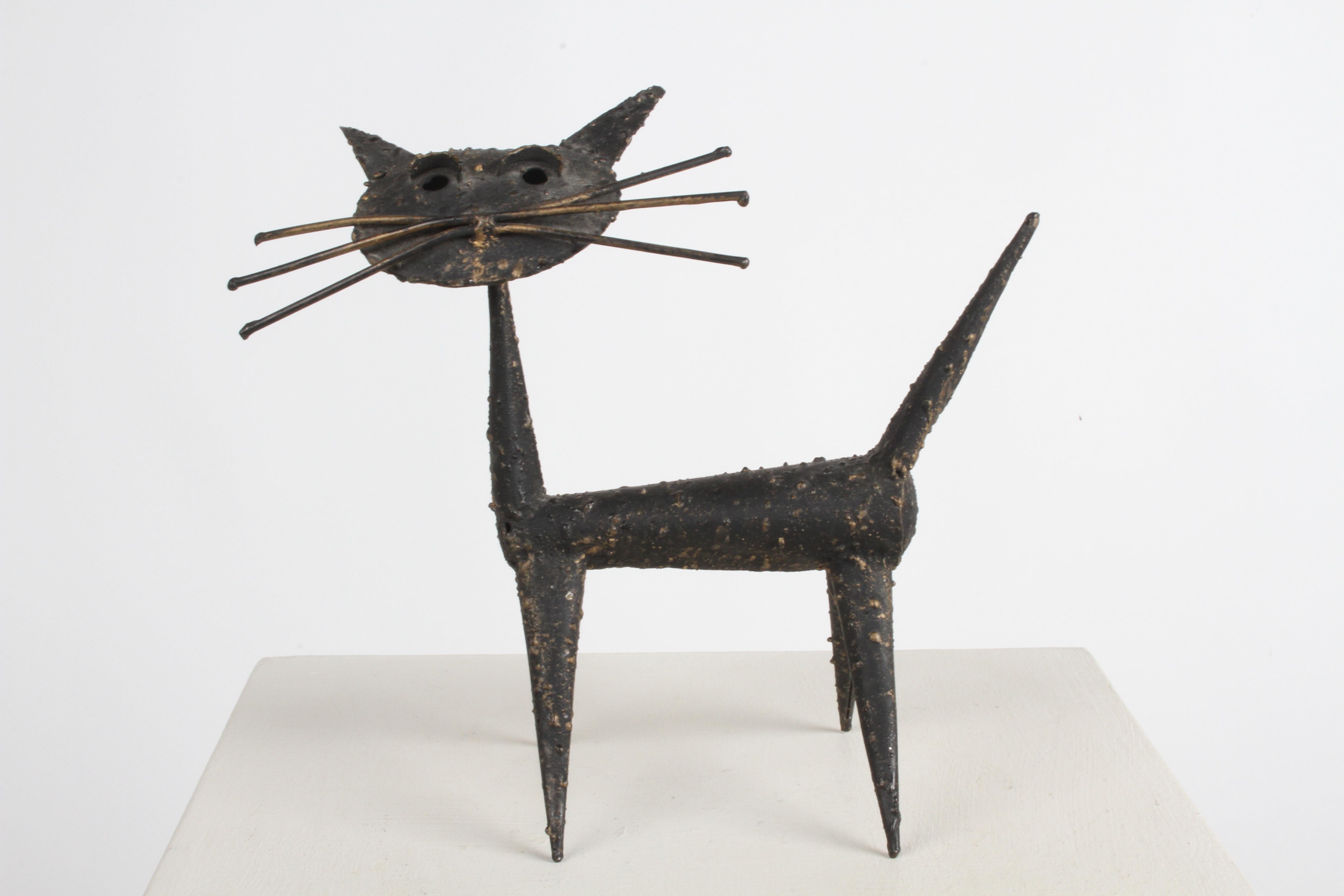 Mid-Century Modern Sculpture de chat brutaliste de style James Bearden des années 1960 en bronze soudé et peint en noir en vente