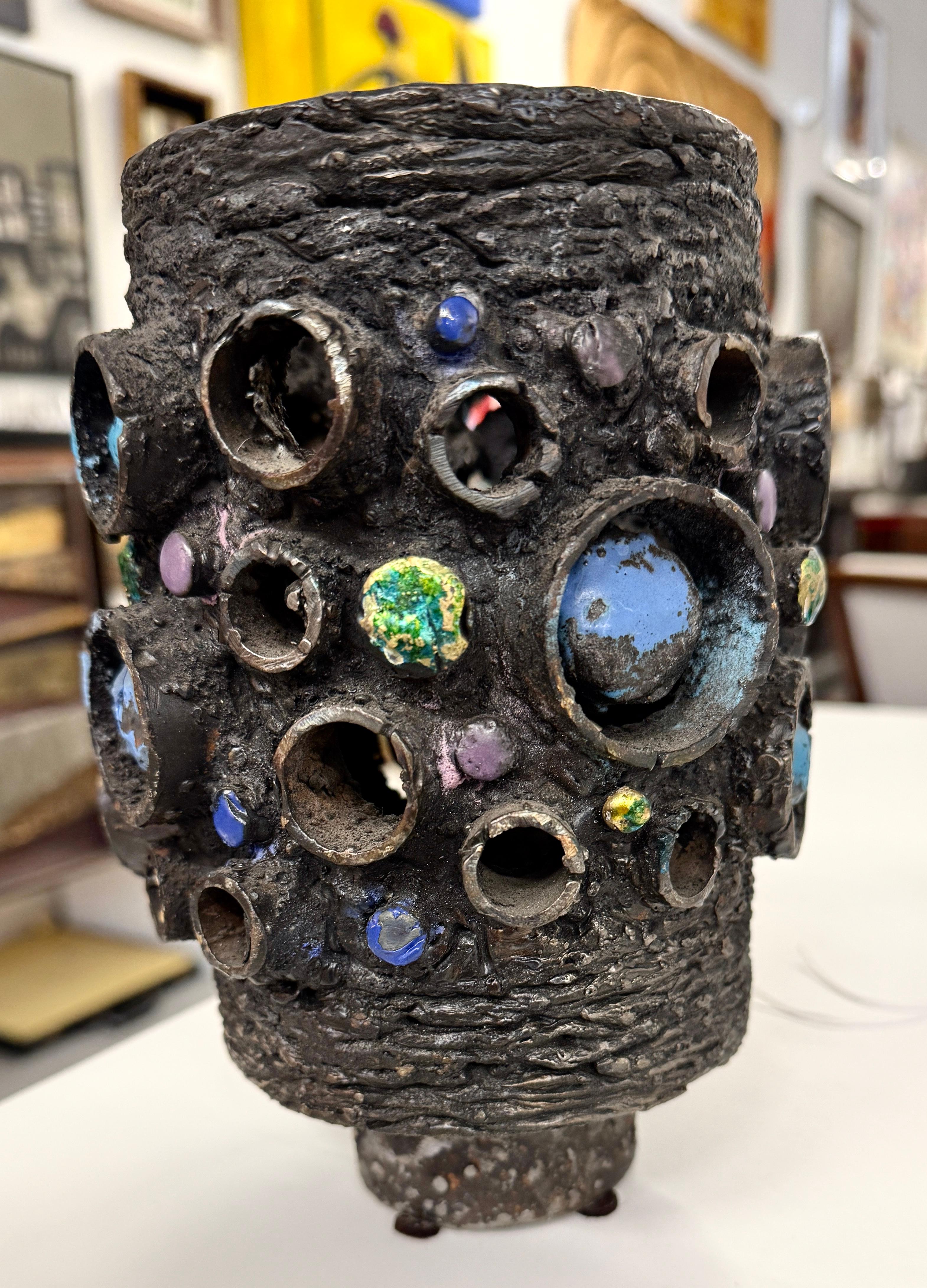 Émail James Bearden Vaisseau-sculpture brutaliste en acier et émail en vente