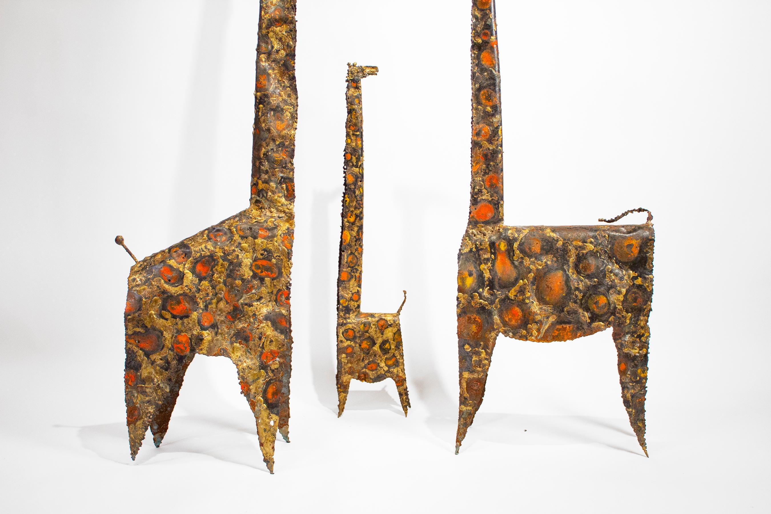 James Bearden Trio de sculptures de girafes brutalistes 