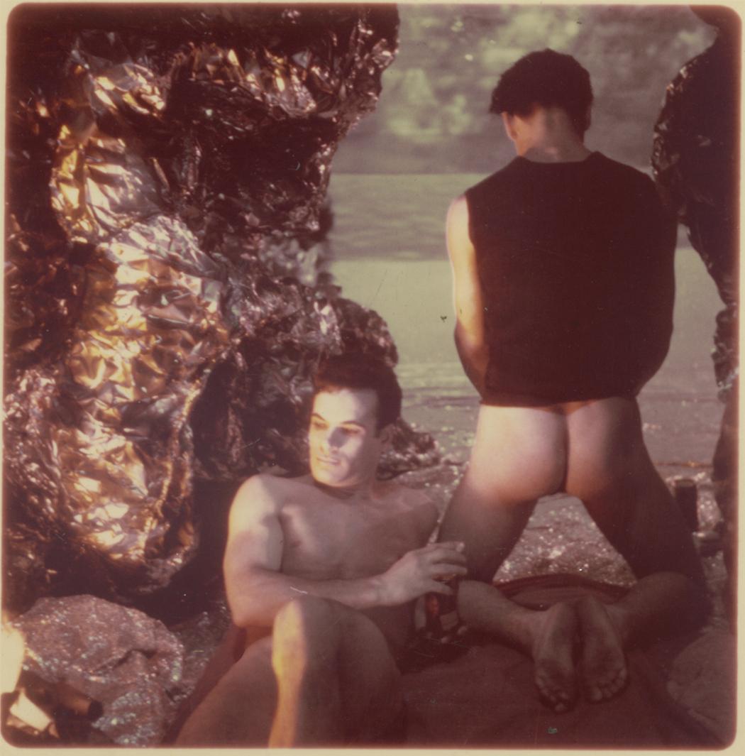 Nude Photograph James Bidgood - Agenouillement, châteaux de sable