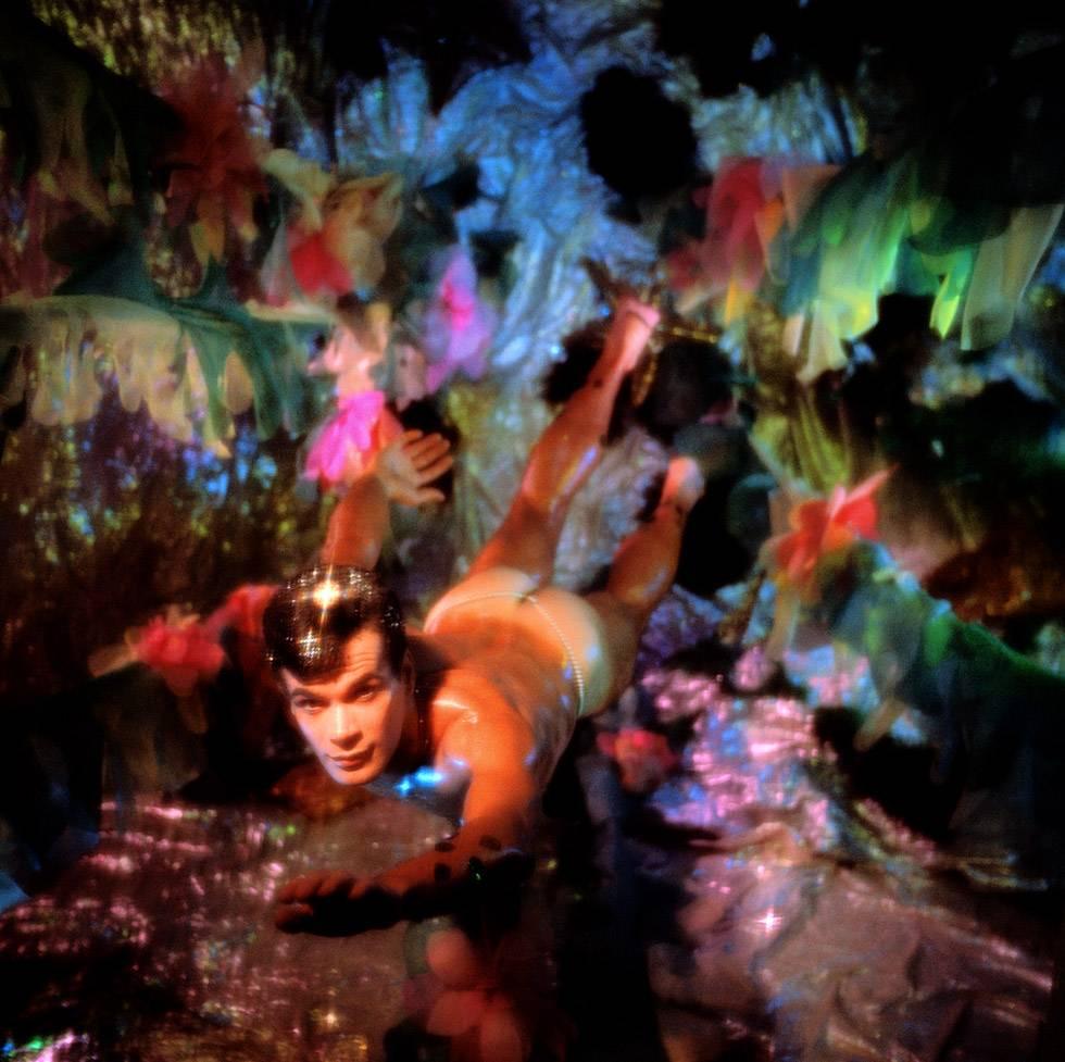 James Bidgood Nude Photograph – Rosa Blumen, Aquarellfarben