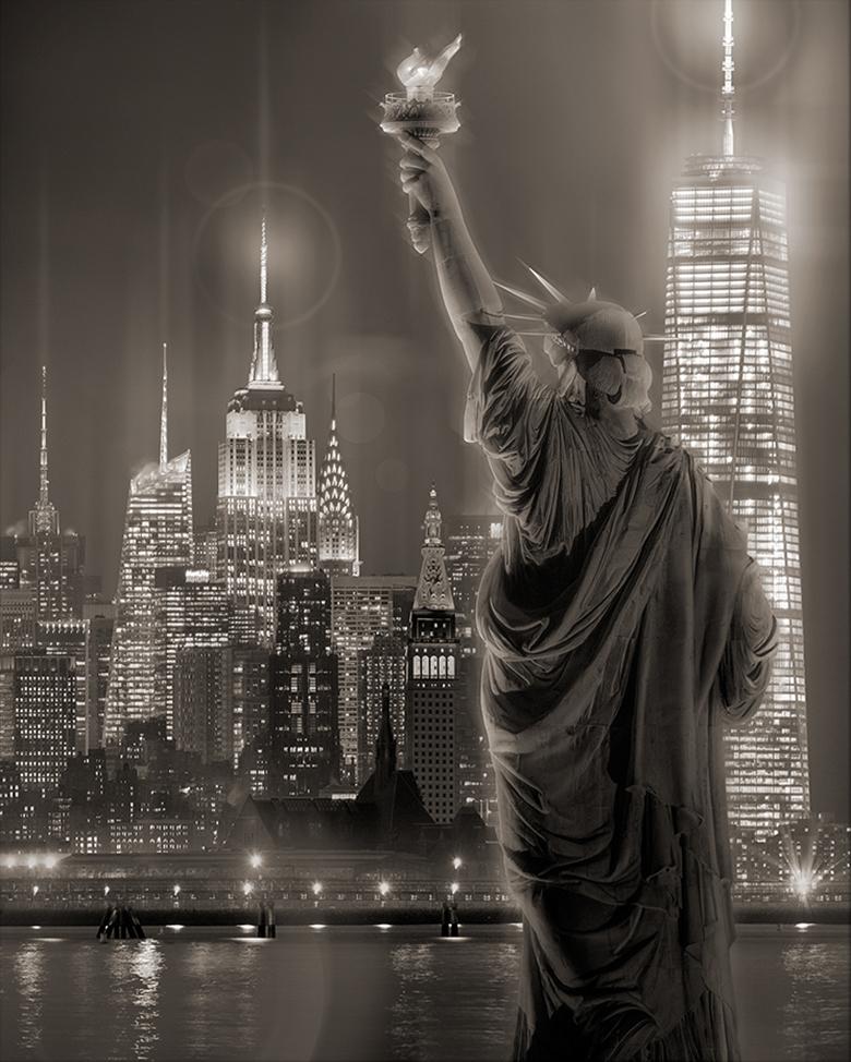 James Bleecker Black and White Photograph – Blick auf Manhattan vom Upper Harbor (New York City Skyline & The Statue of Liberty)
