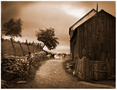 La ferme Quimby, Marlborough, NY (impression pigmentaire aux tons sépia d'une grange et de chèvres)