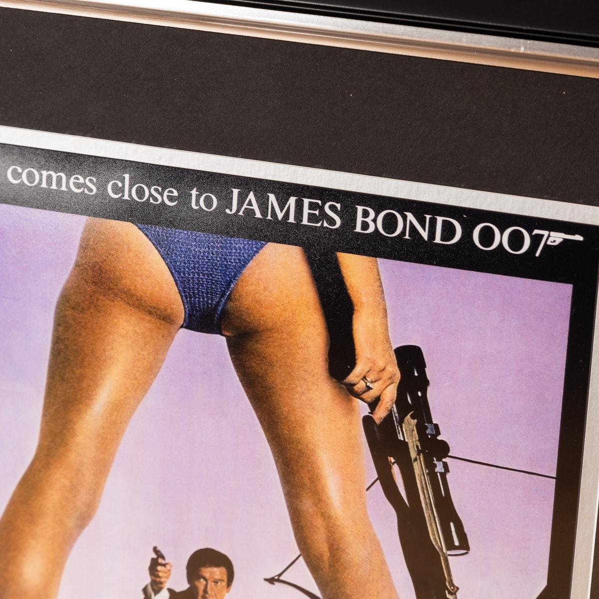 XXIe siècle et contemporain Affiche de James Bond 007  For Your Eyes Only , signe par Roger Moore