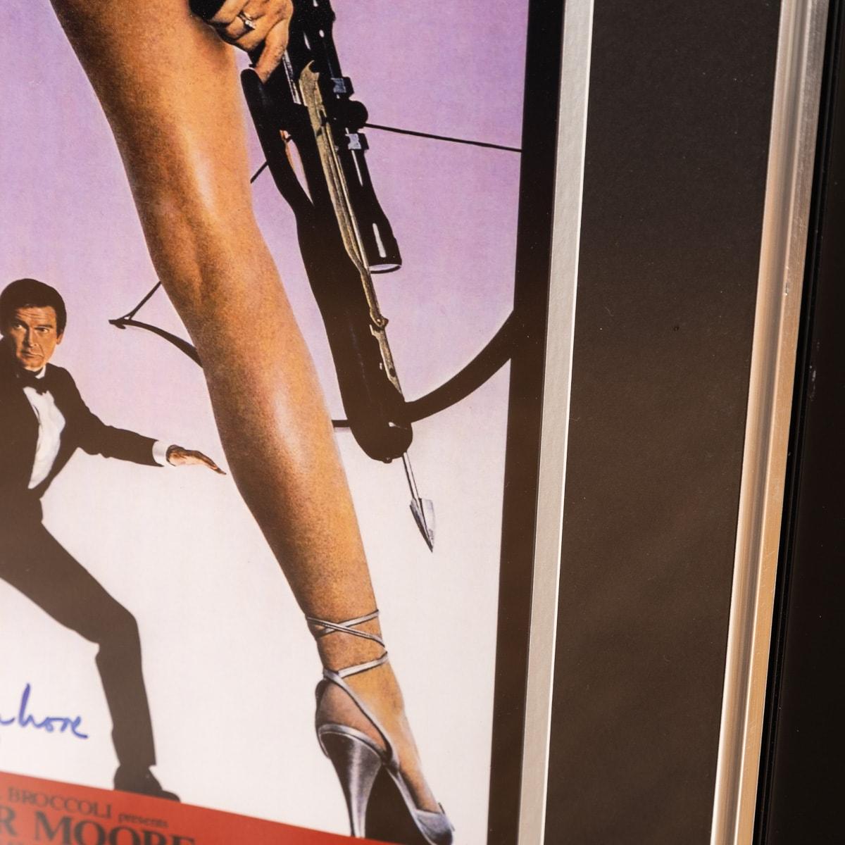Papier Affiche de James Bond 007  For Your Eyes Only , signe par Roger Moore