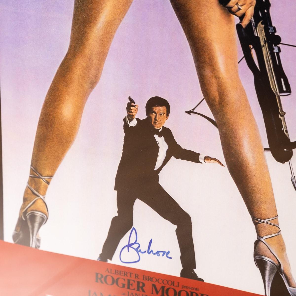 Affiche de James Bond 007  For Your Eyes Only , signe par Roger Moore 1