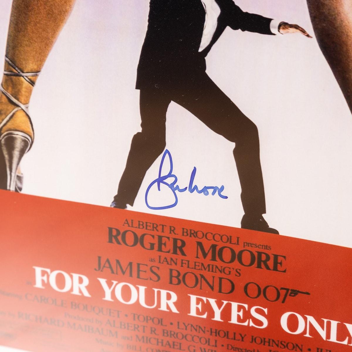 Affiche de James Bond 007  For Your Eyes Only , signe par Roger Moore 2