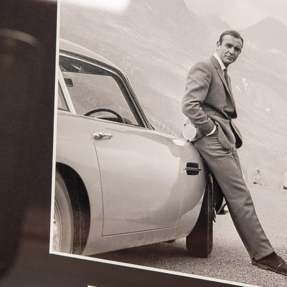 James Bond 007 Sean Connery Aston Martin DB5 Gerahmte Fotografie mit Signatur (Britisch)