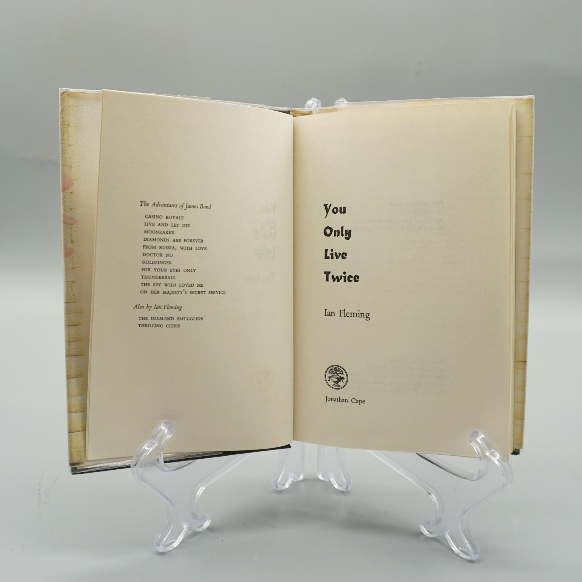 Papier Première édition « You Only Live Twice » de James Bond par Ian Fleming en vente