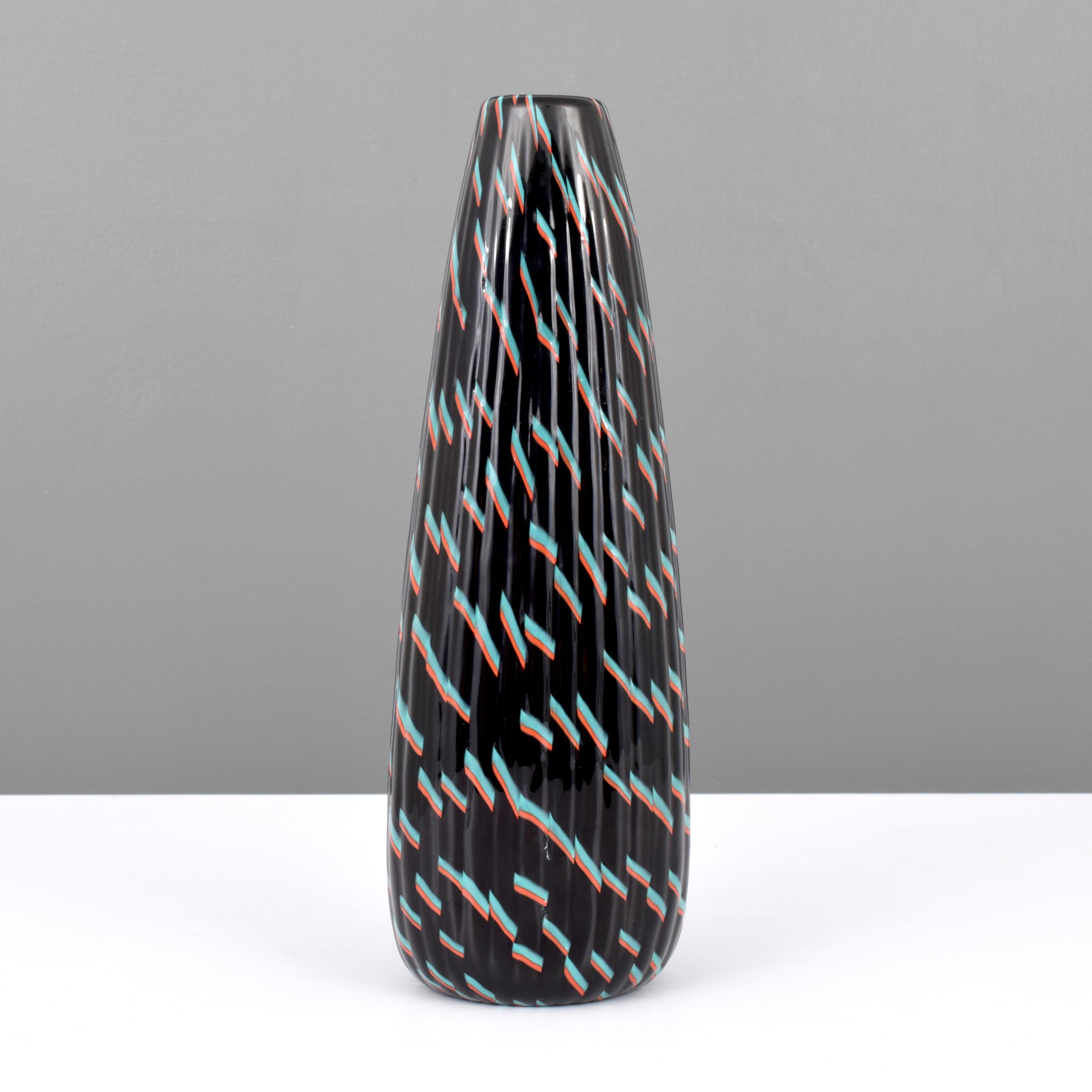 Artista/Designer; Produttore: A. James Carpenter; Venini
Marcature: firmato; etichetta Venini; 2001
Materiali: vetro
Dimensioni (H, L, P): 11.75 
