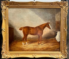Ritratto inglese antico vittoriano di un cavallo/cacciatore in una stalla