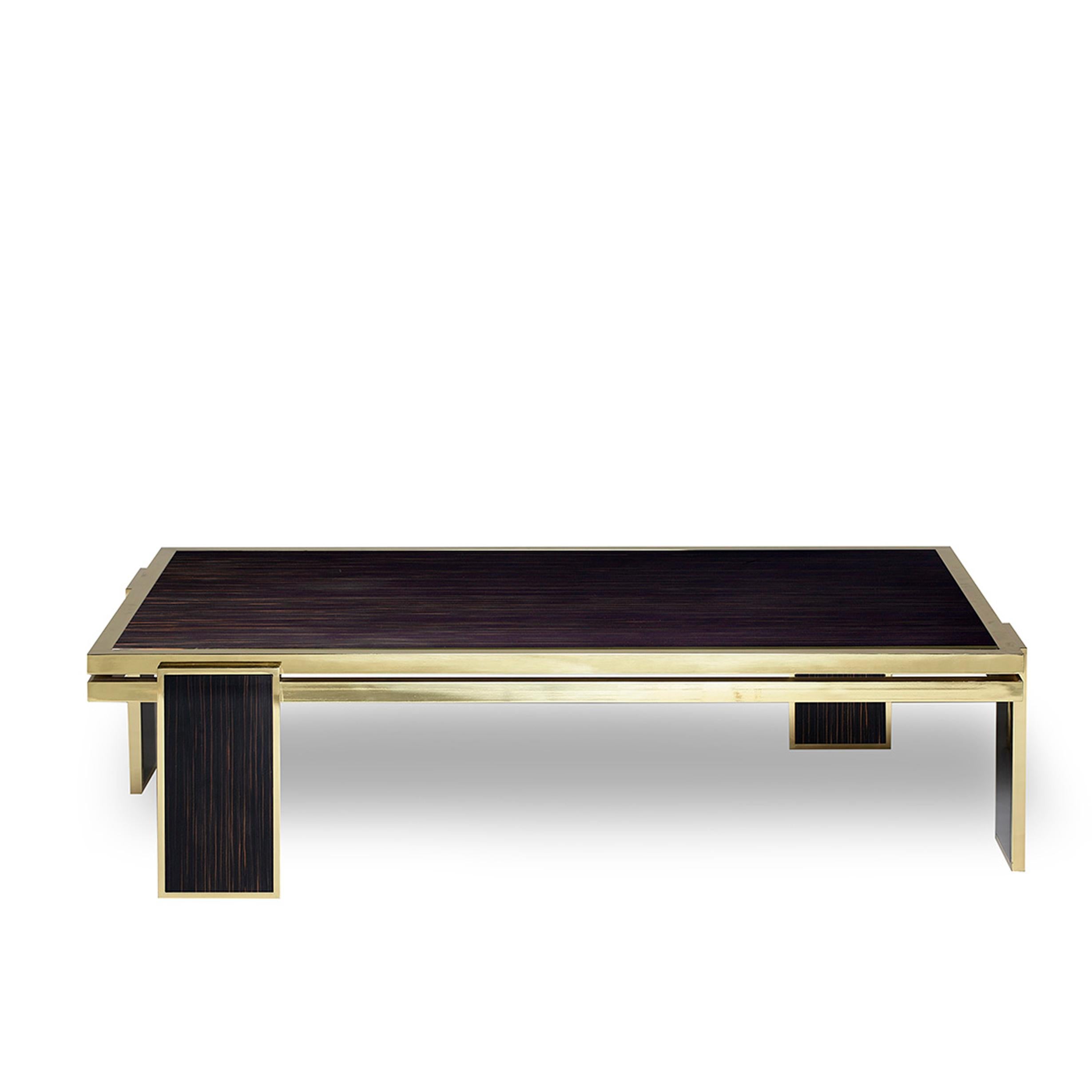 Table basse James par Duistt
Dimensions : L 130 x D 80 x H 38 cm
MATERIAL : Laiton et bois d'ébène brillant

La table basse Eleg, fabriquée avec une grande attention aux détails, est une pièce audacieuse et passionnante capable d'ajouter une touche