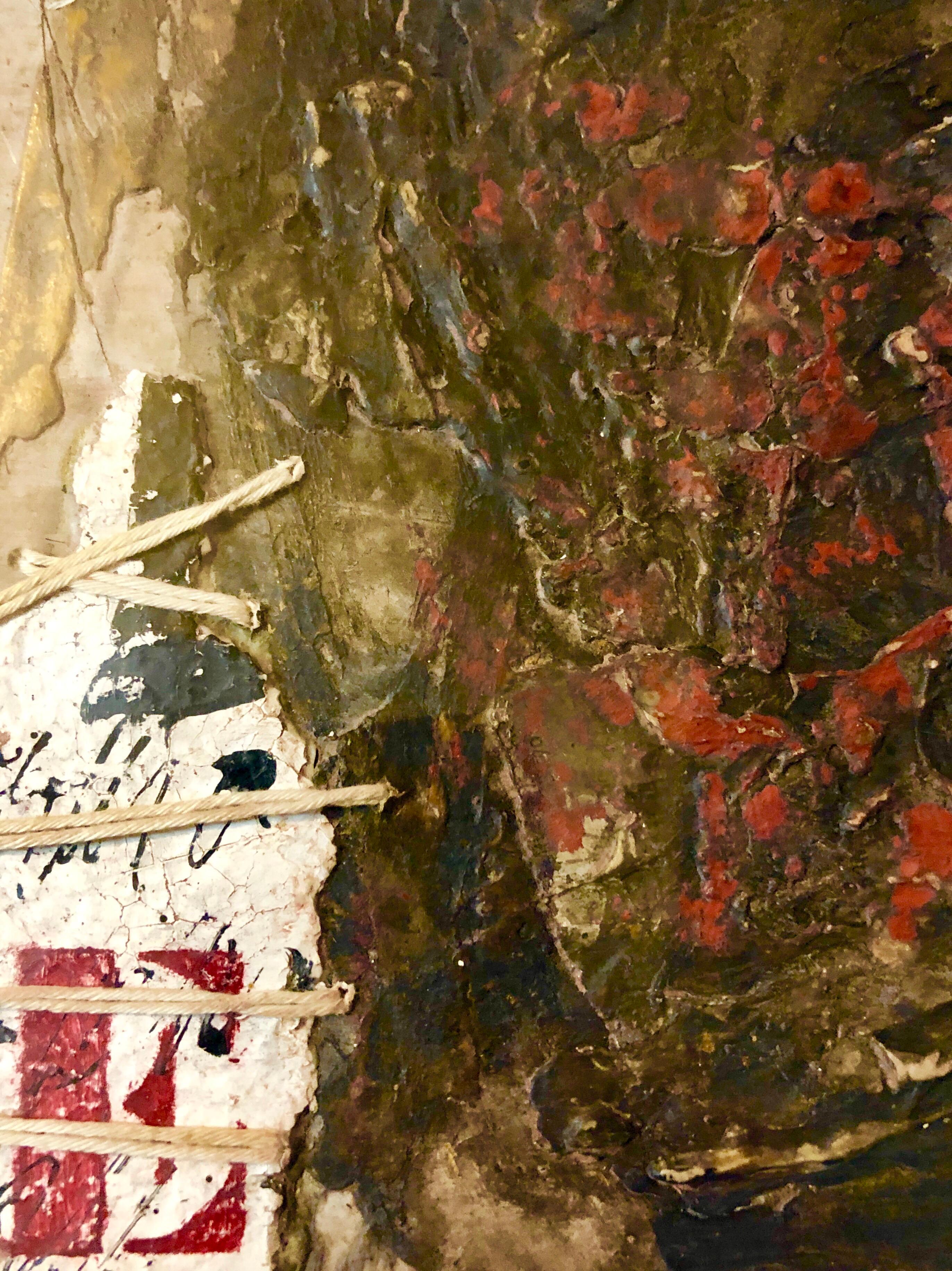 Quadro astratto a texture della Pop Art francese modernista con lettere incise - Abstract Painting Grigio di James Coignard