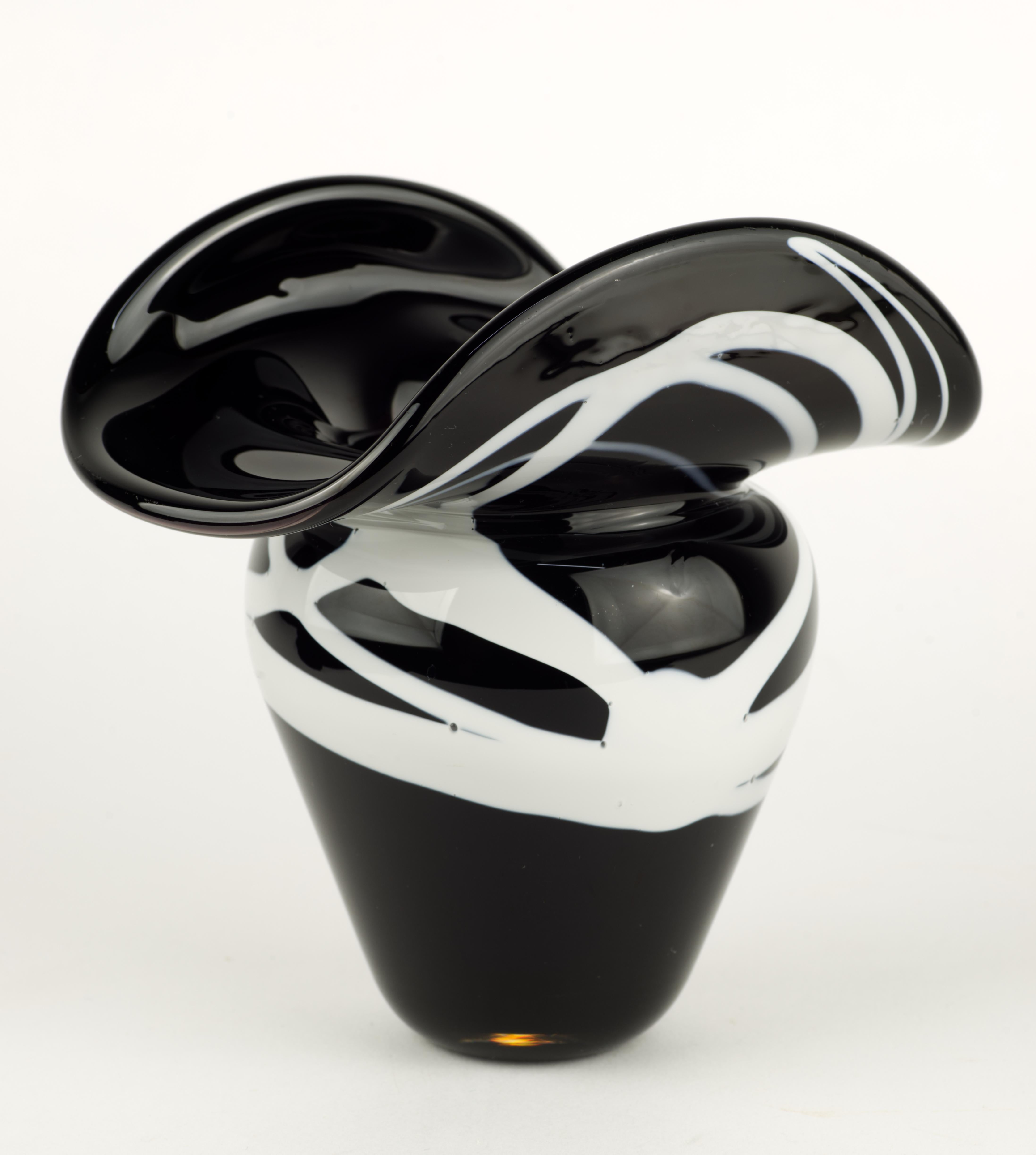 James Curtis Modernist Black and White Vase, Seattle Art Glass In Good Condition In Clifton Springs, NY