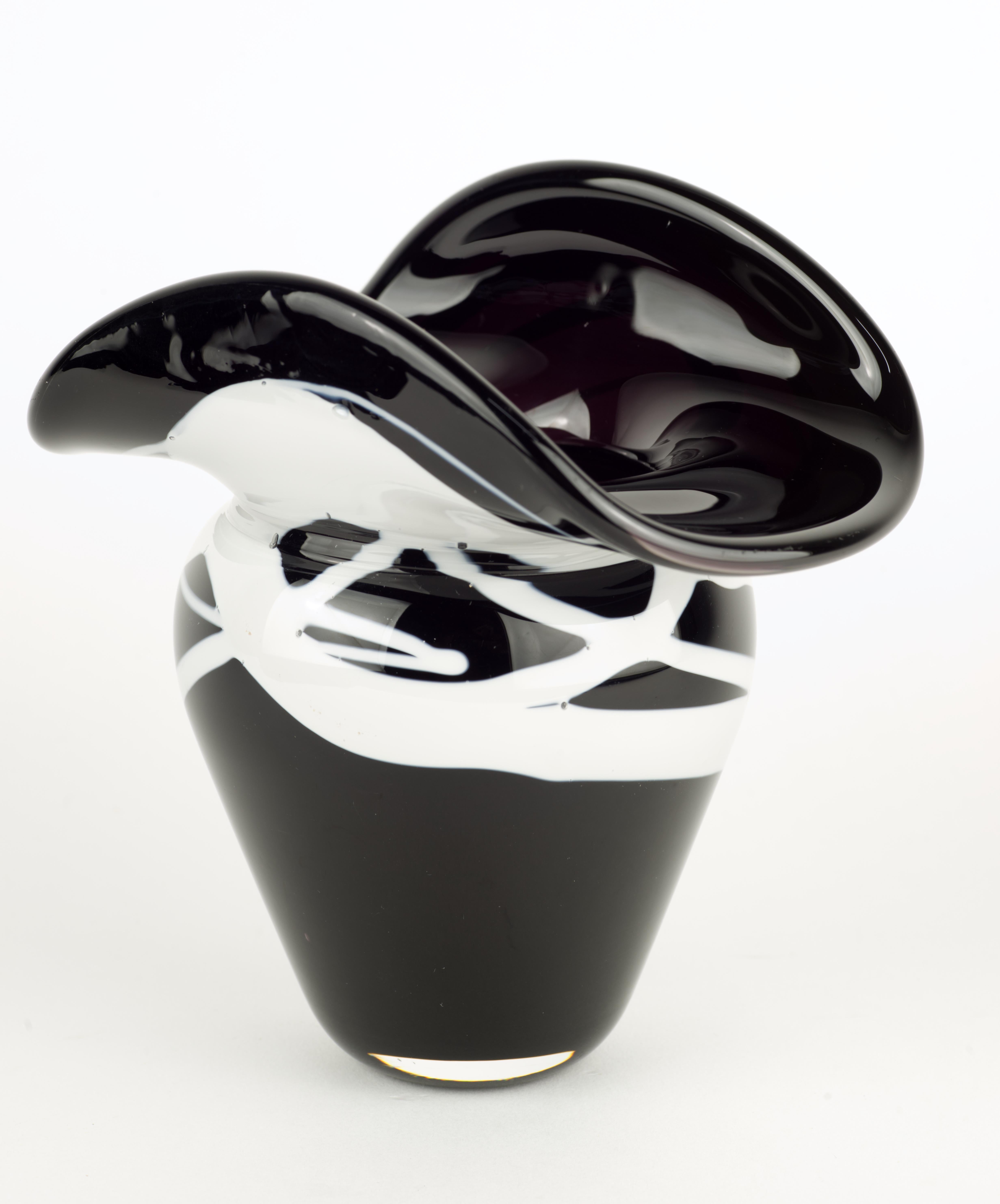 James Curtis Modernist Black and White Vase, Seattle Art Glass 2