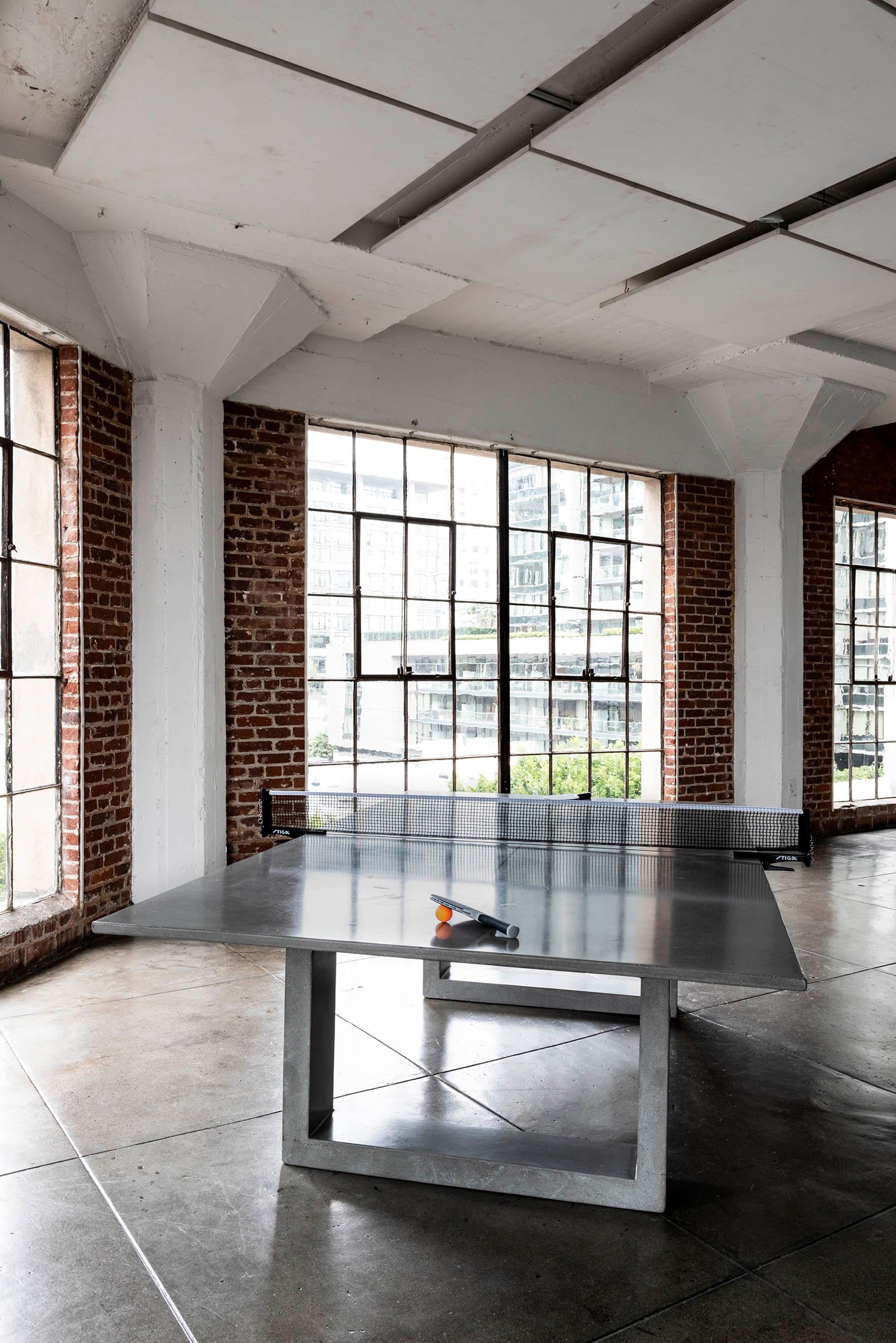 Commercial Concrete Ping Pong-Tisch aus Beton von James de Wulf (Moderne) im Angebot