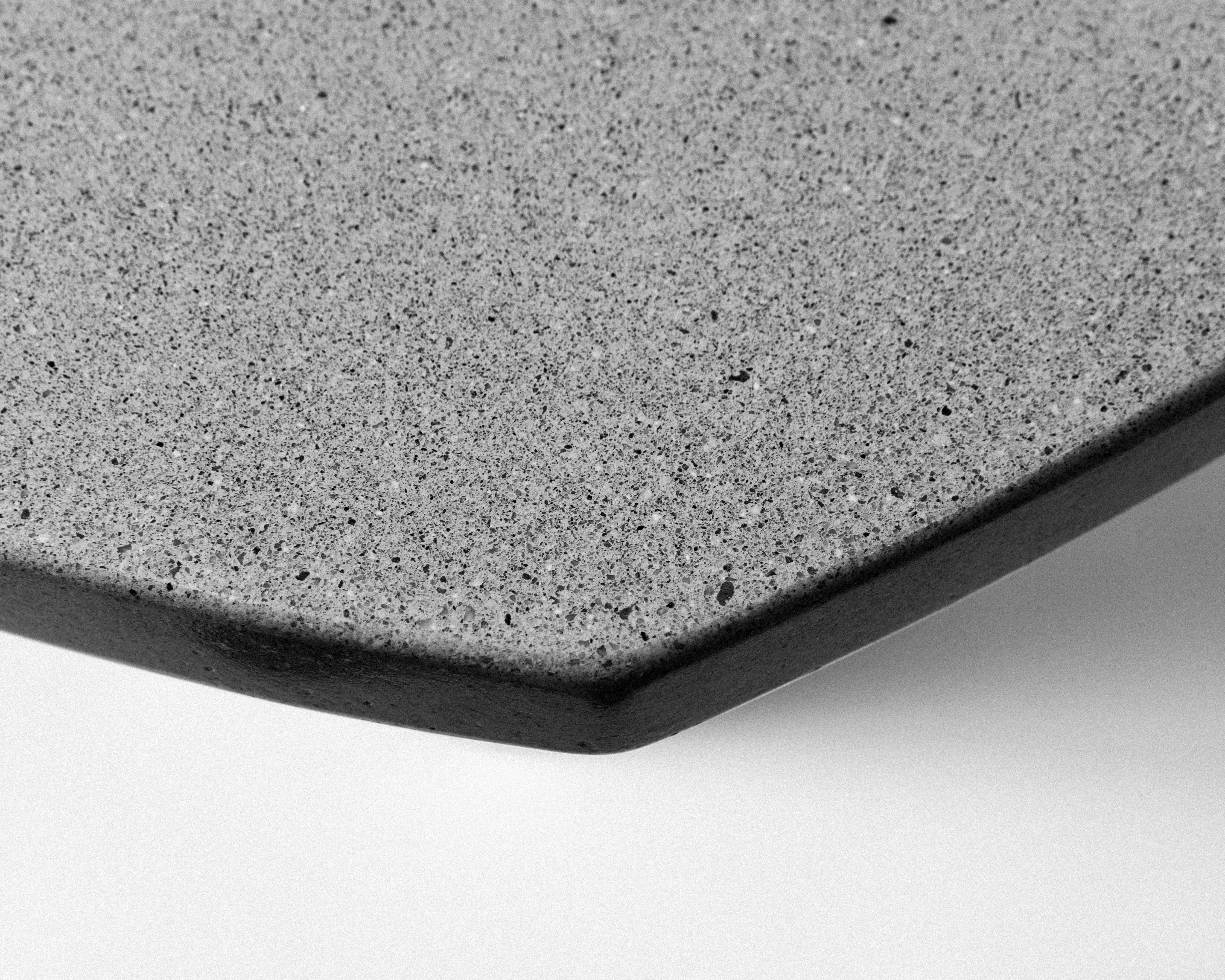 Table trèfle en béton James de Wulf Neuf - En vente à Paia, HI