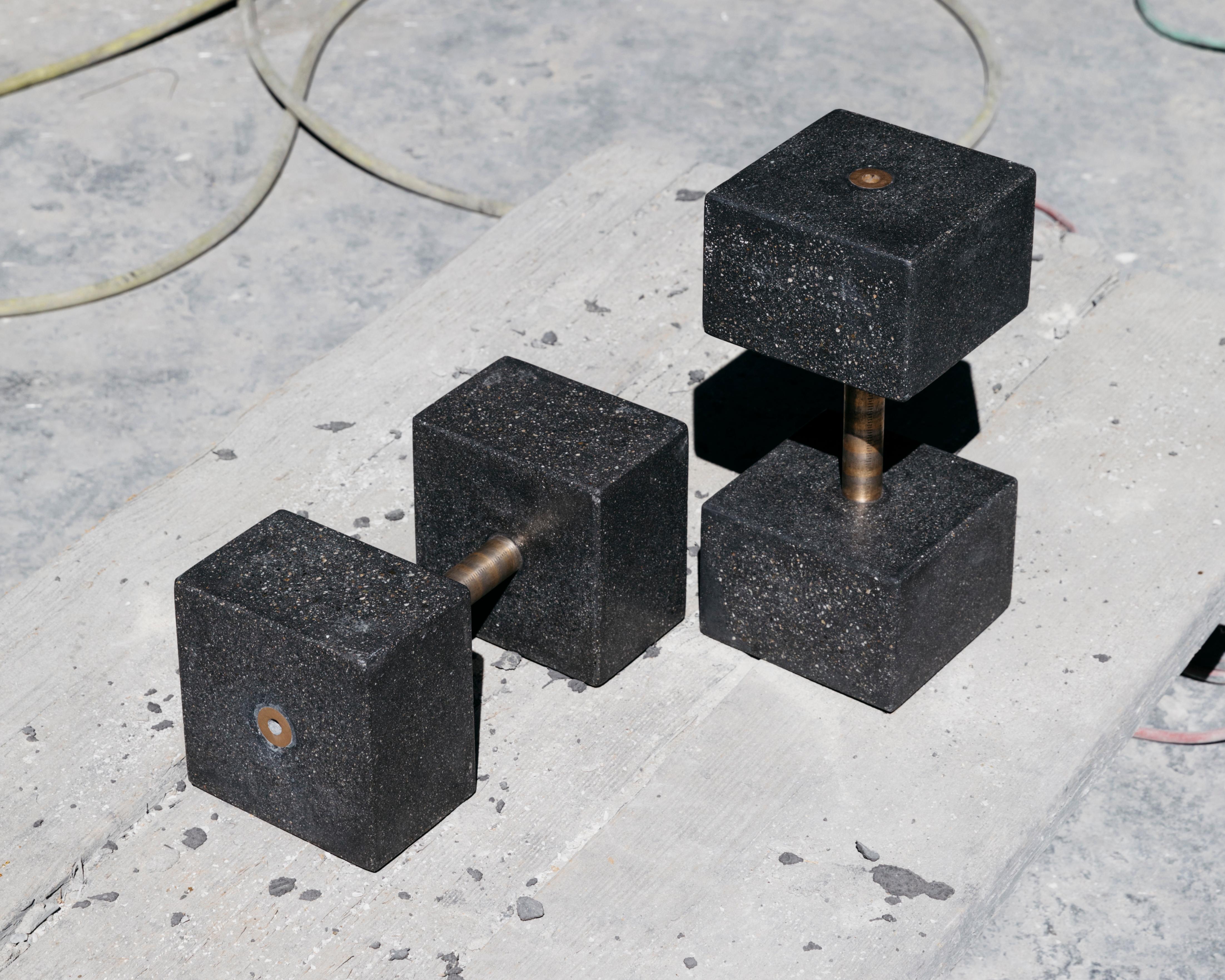 A James de Wulf Concrete Dumbbell Set (Jeu d'haltères en béton) Neuf - En vente à Los Angeles, CA