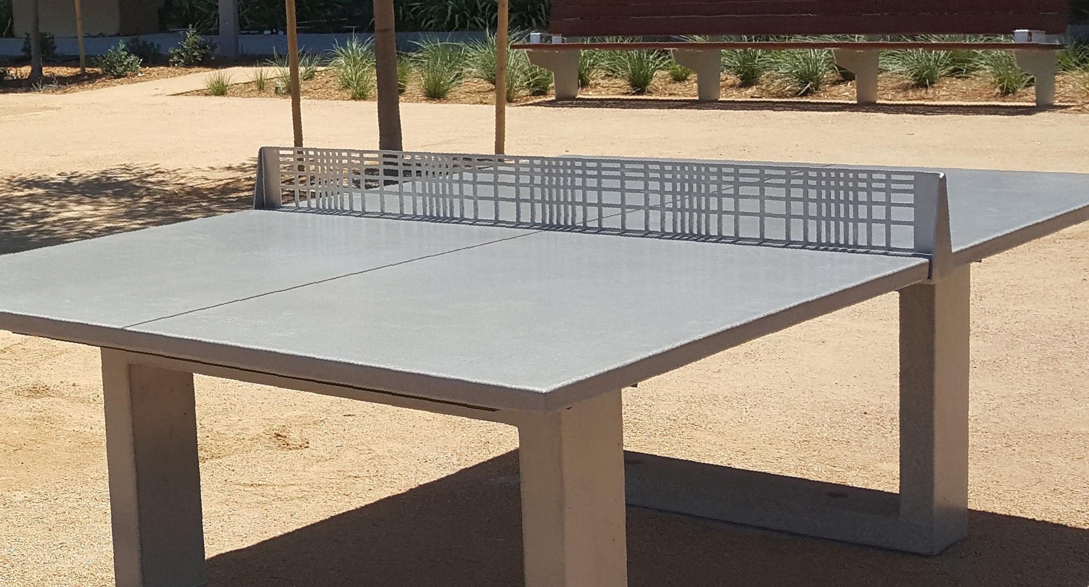 James de Wulf Concrete Ping Pong-Tisch aus Beton mit Edelstahlnetz (amerikanisch) im Angebot